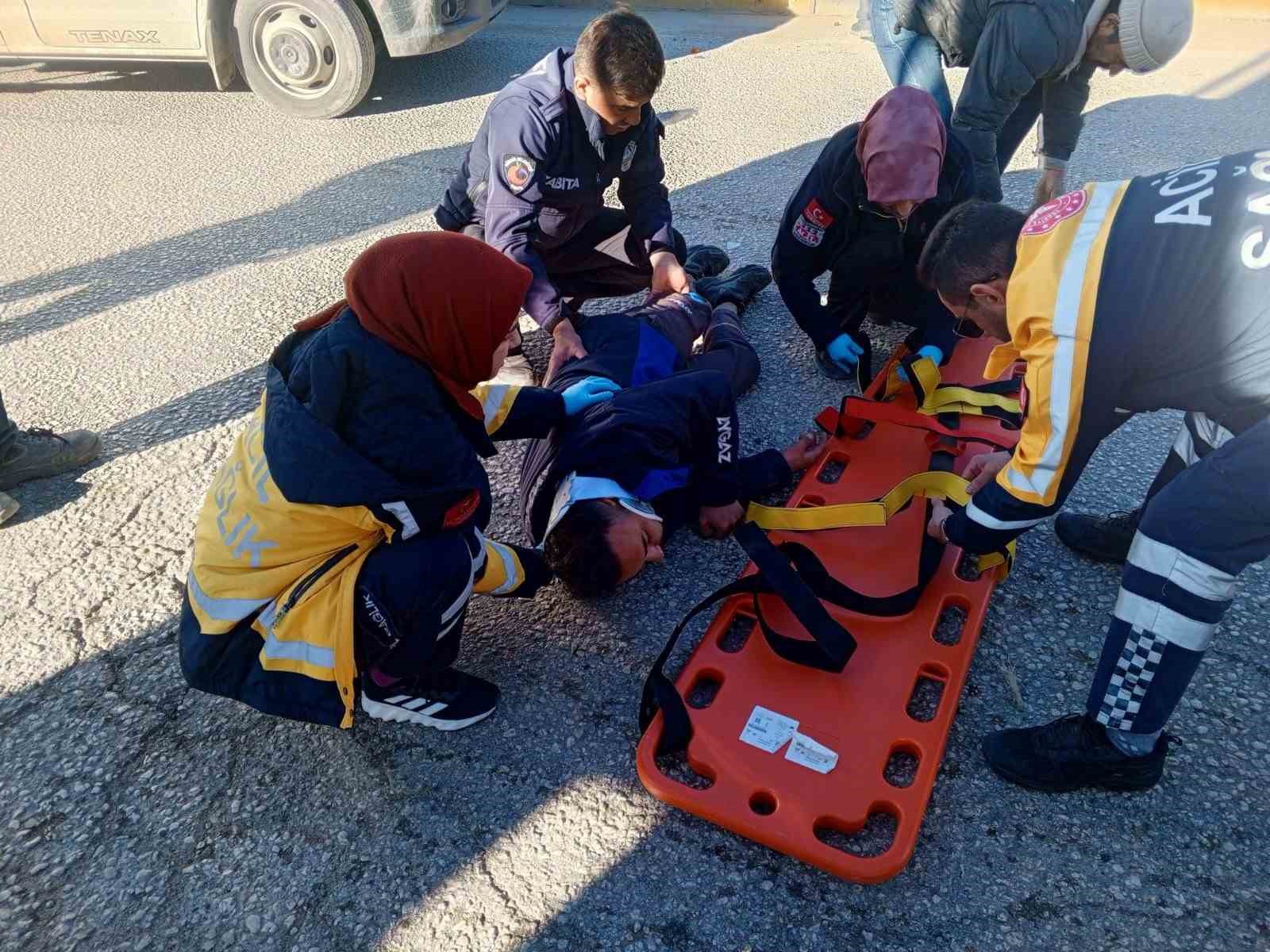 Isparta’da sürücüsünün kontrolünden çıkan motosiklet yola savruldu: 1 yaralı
