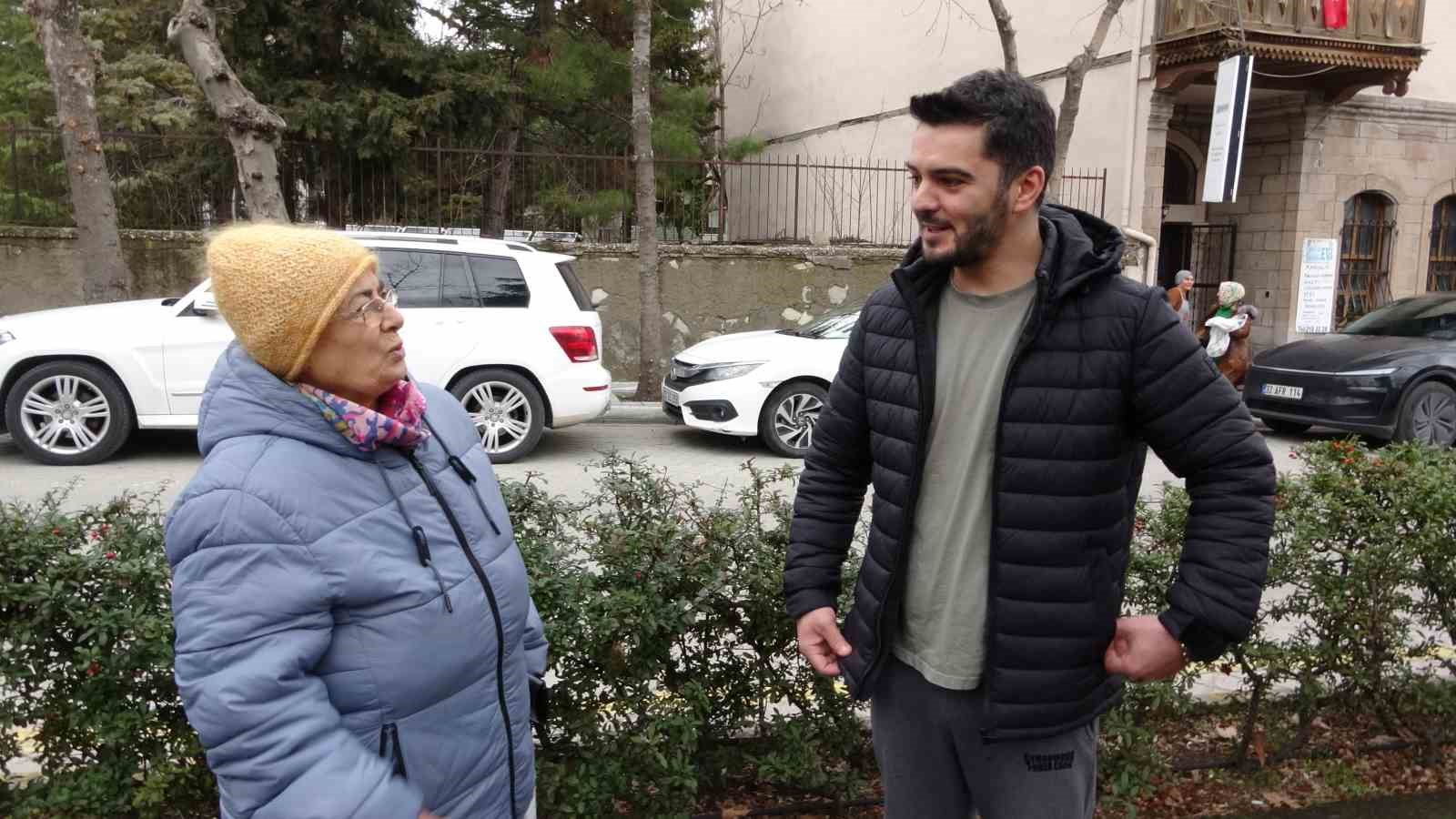 Isparta’ya gezmeye geldi bulduğu cüzdanla insanlık dersi verdi
