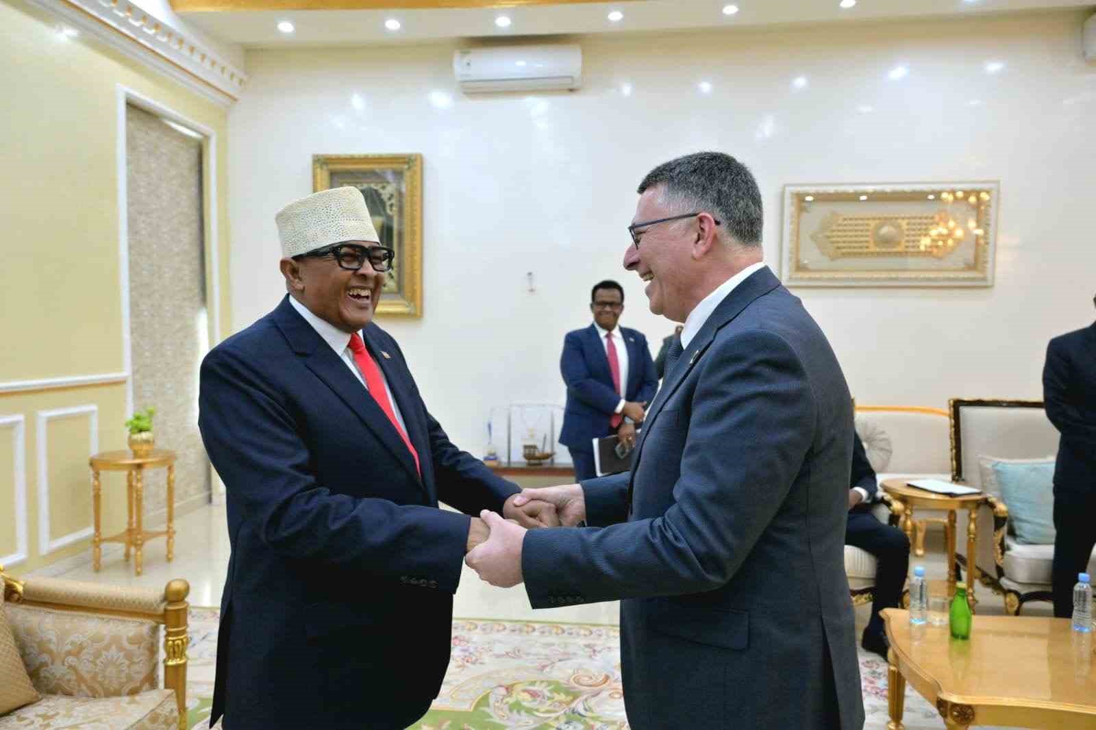 İsrail Dışişleri Bakanı Saar’dan Somaliland’a ziyaret
İsrail Dışişleri Bakanı Saar’dan Somaliland’a ziyaret