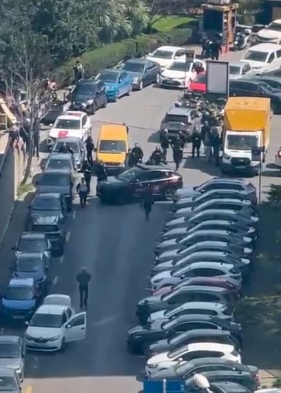 İsrail Konsolosluğu yakınından silah sesleri yükseldi: 3 kişi etkisiz hale getirildi
