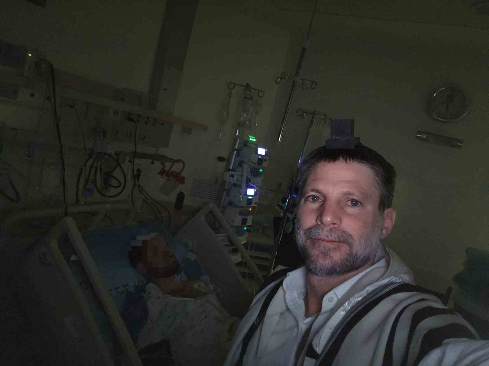 İsrail Maliye Bakanı Smotrich, Hizbullah saldırısında ağır yaralanan oğlunun fotoğrafını paylaştı
