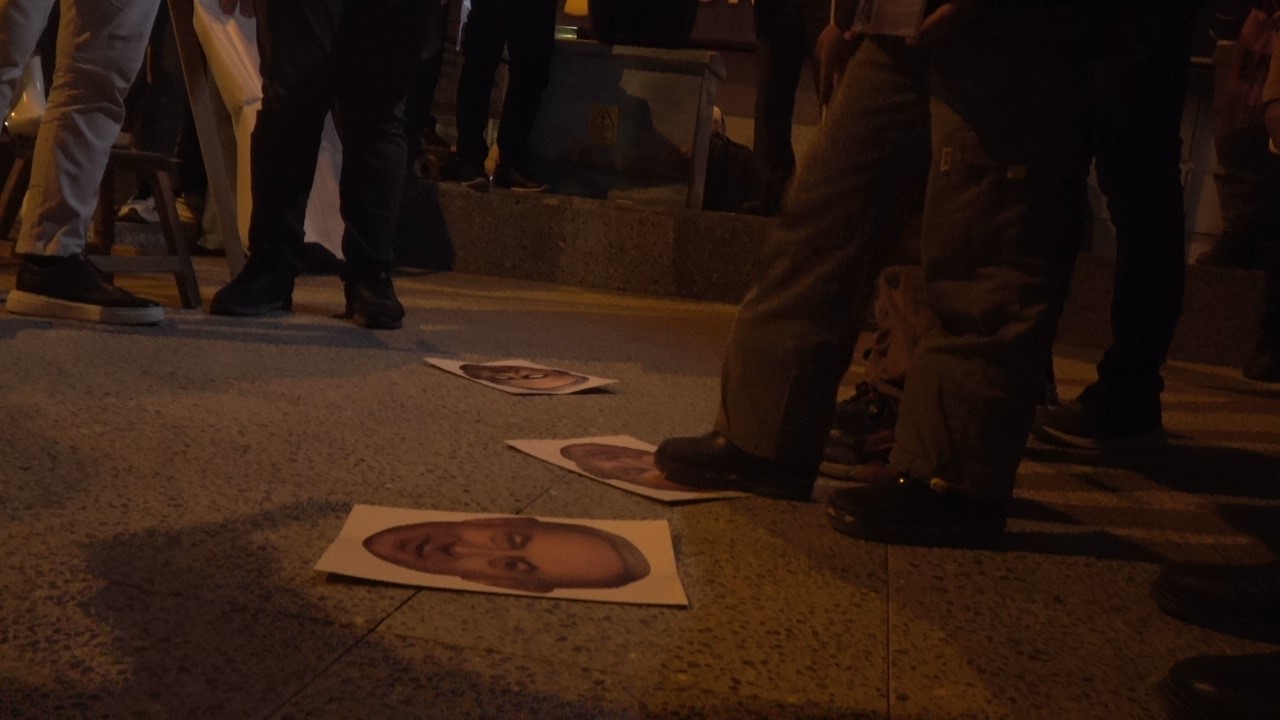 İsrail’in zulmünü protesto etmek için Netanyahu’yu "idam" ettiler
İsrail’in zulmünü protesto etmek için Netanyahu’yu "idam" ettiler