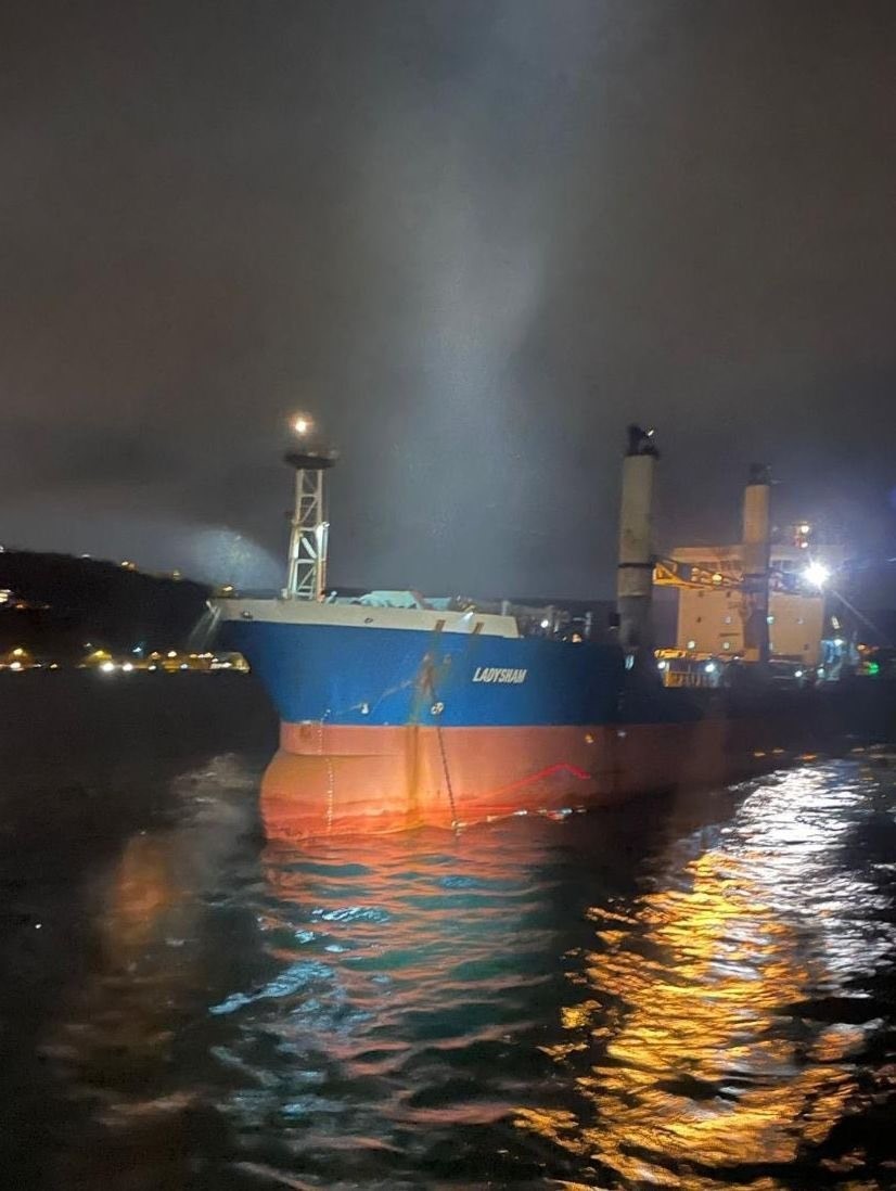 İstanbul Boğazı’nda demiri dolanan kargo gemisi, Büyükdere Liman’ına demirlendi
