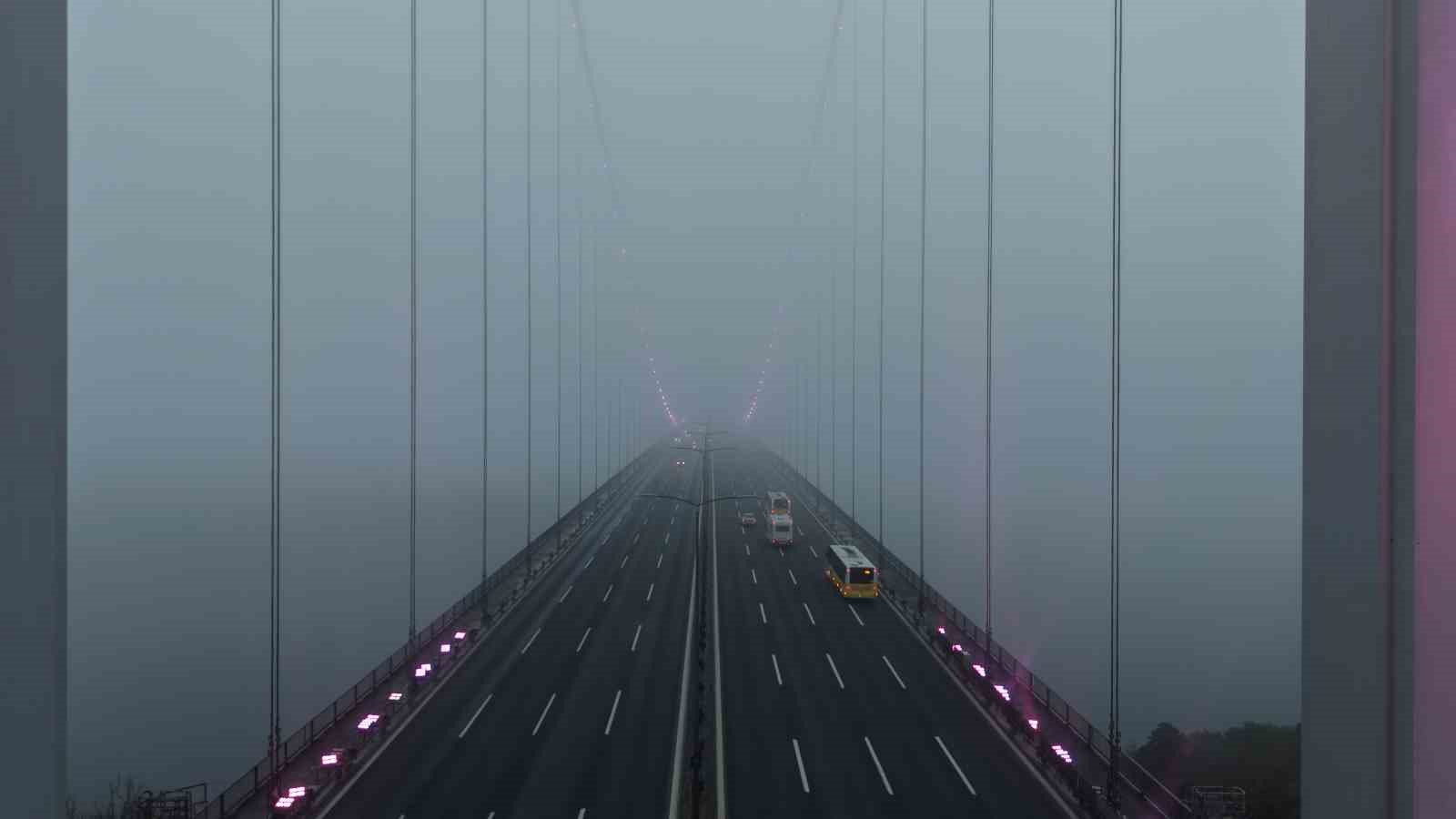 İstanbul Boğazı’nda sis etkili oluyor
