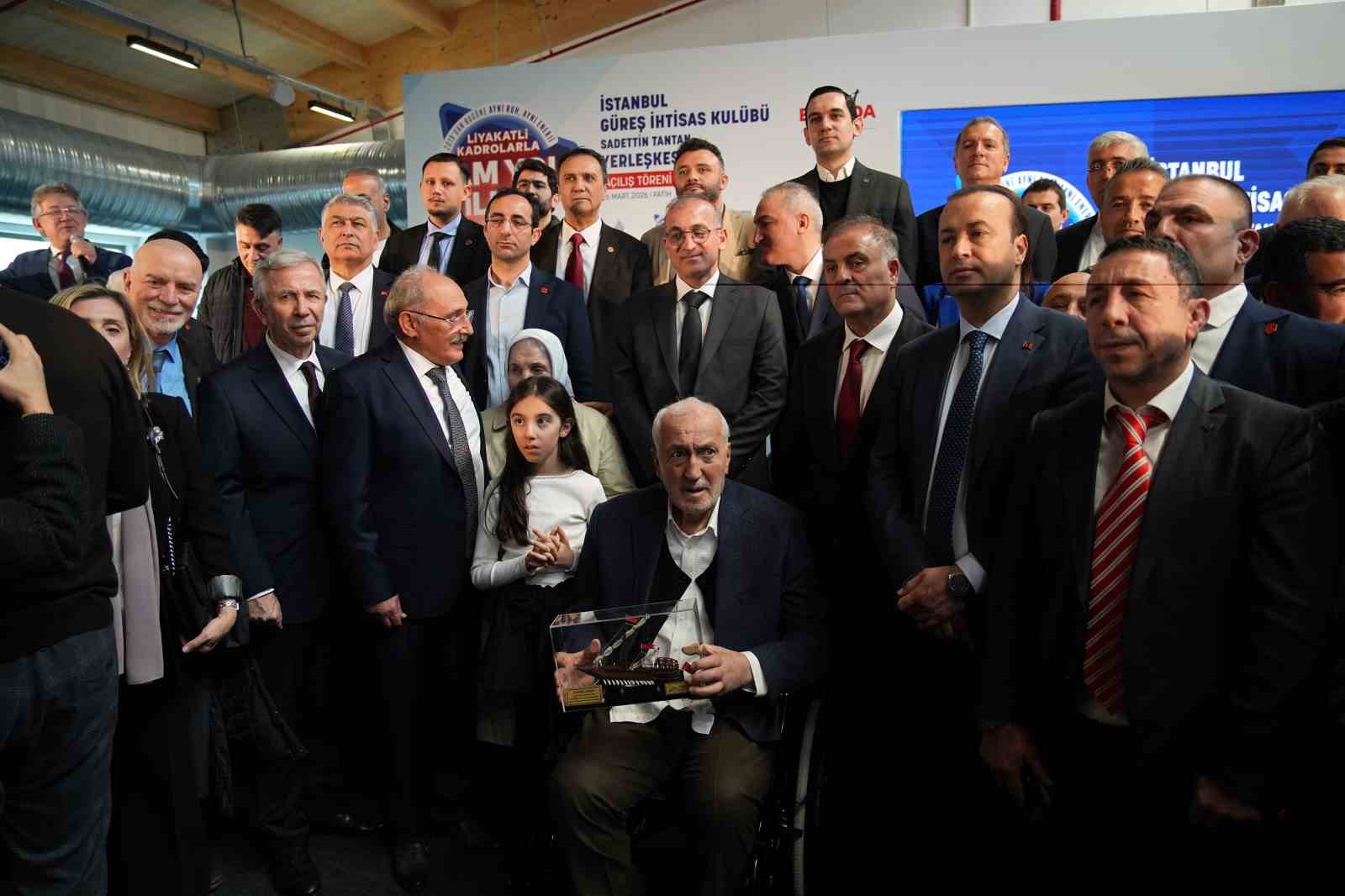 İstanbul Güreş İhtisas Kulübü Sadettin Tantan Yerleşkesi açıldı
İstanbul Güreş İhtisas Kulübü Sadettin Tantan Yerleşkesi açıldı