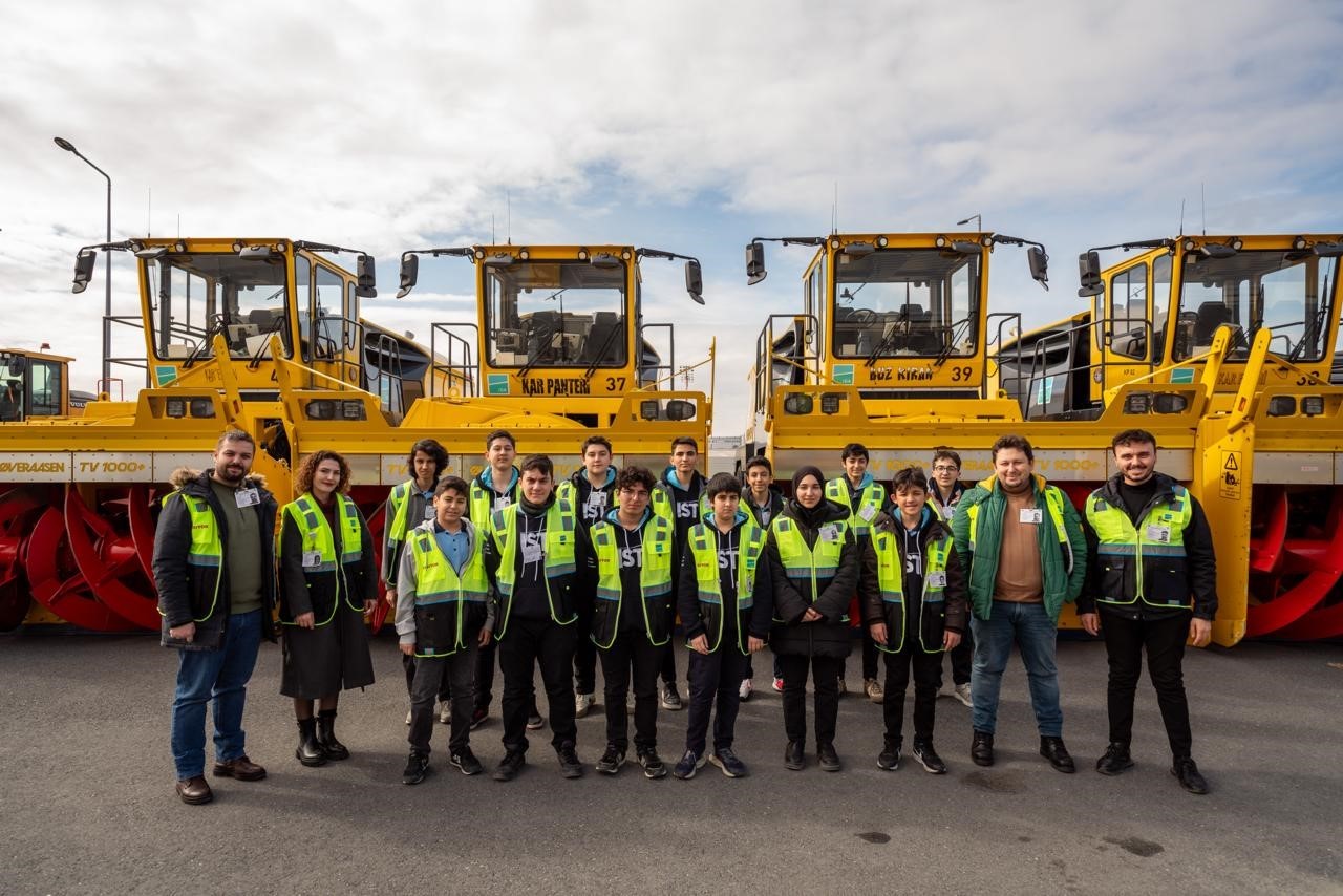İstanbul Havalimanı’nda pistteki kar miktarı ‘anlık’ takip ediliyor
