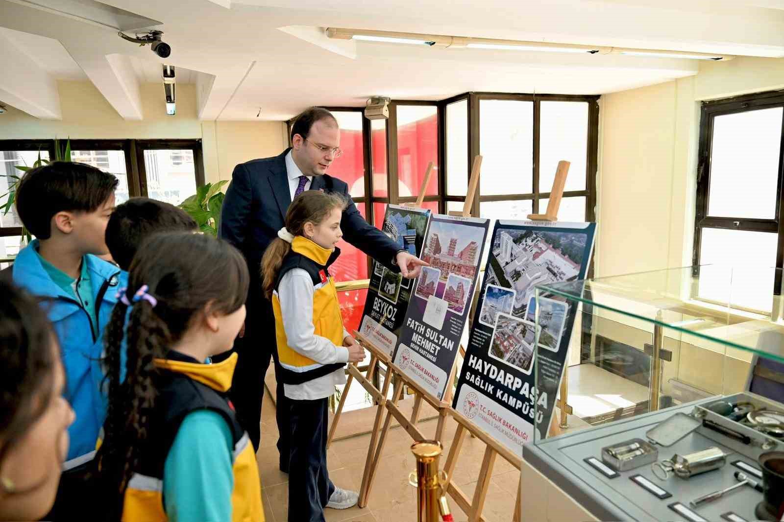 İstanbul İl Sağlık Müdürü Doç. Dr. Abdullah Emre Güner çocukları makamında ağırladı
