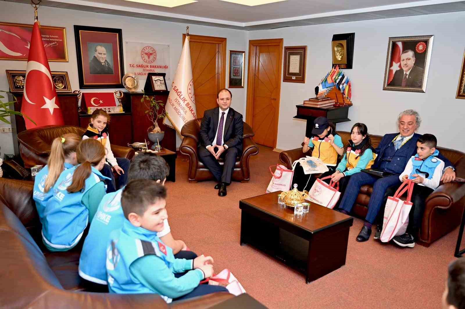 İstanbul İl Sağlık Müdürü Doç. Dr. Abdullah Emre Güner çocukları makamında ağırladı
