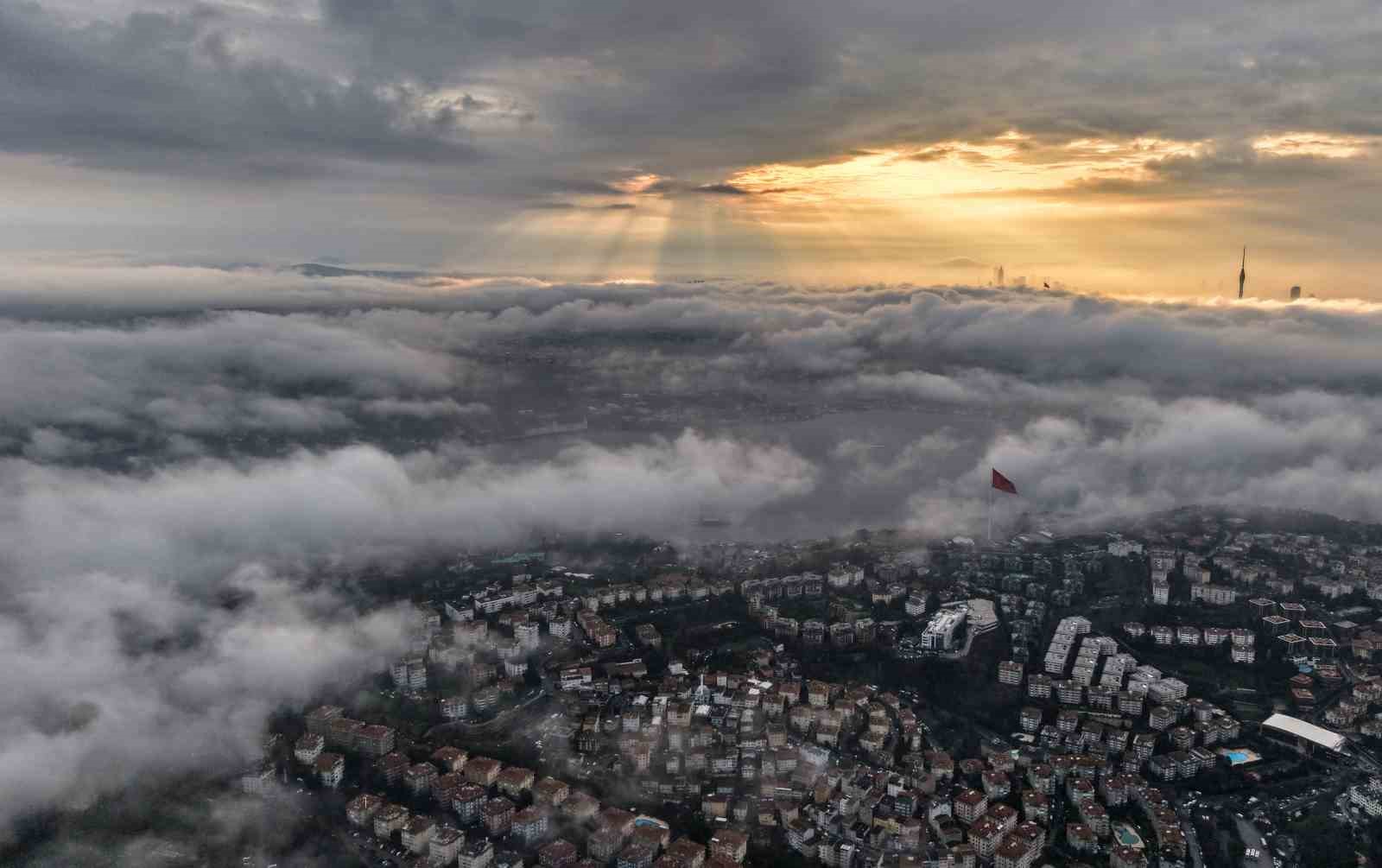 İstanbul sisle uyandı, mest eden görüntü havadan görüntülendi
