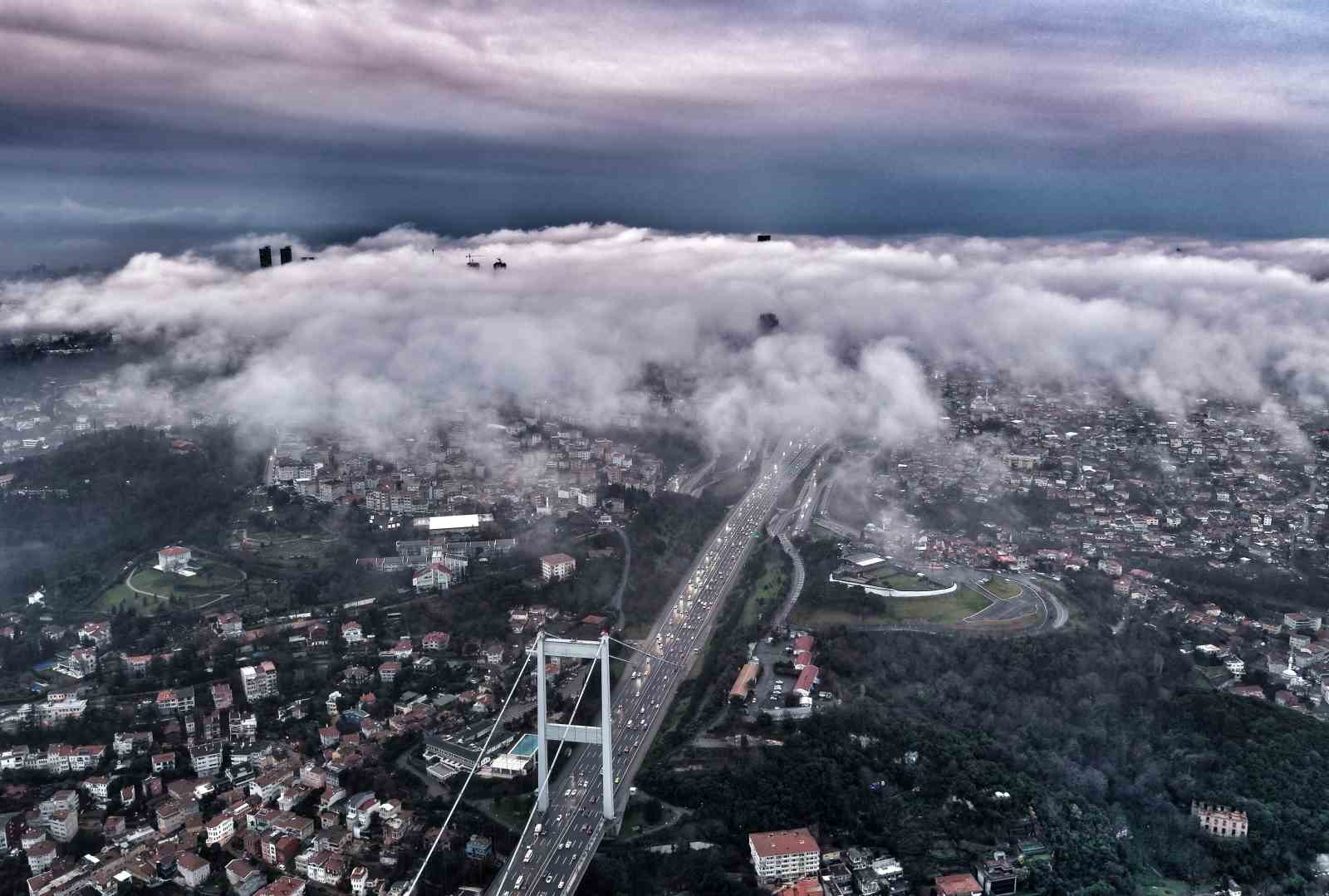 İstanbul sisle uyandı, mest eden görüntü havadan görüntülendi

