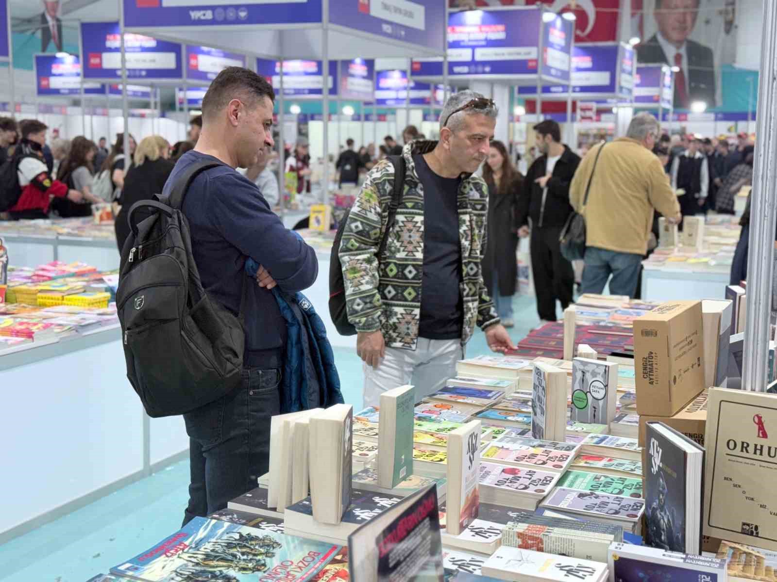 İstanbul Valiliği Beşiktaş Kitap Fuarı düzenlenen törenle açıldı
