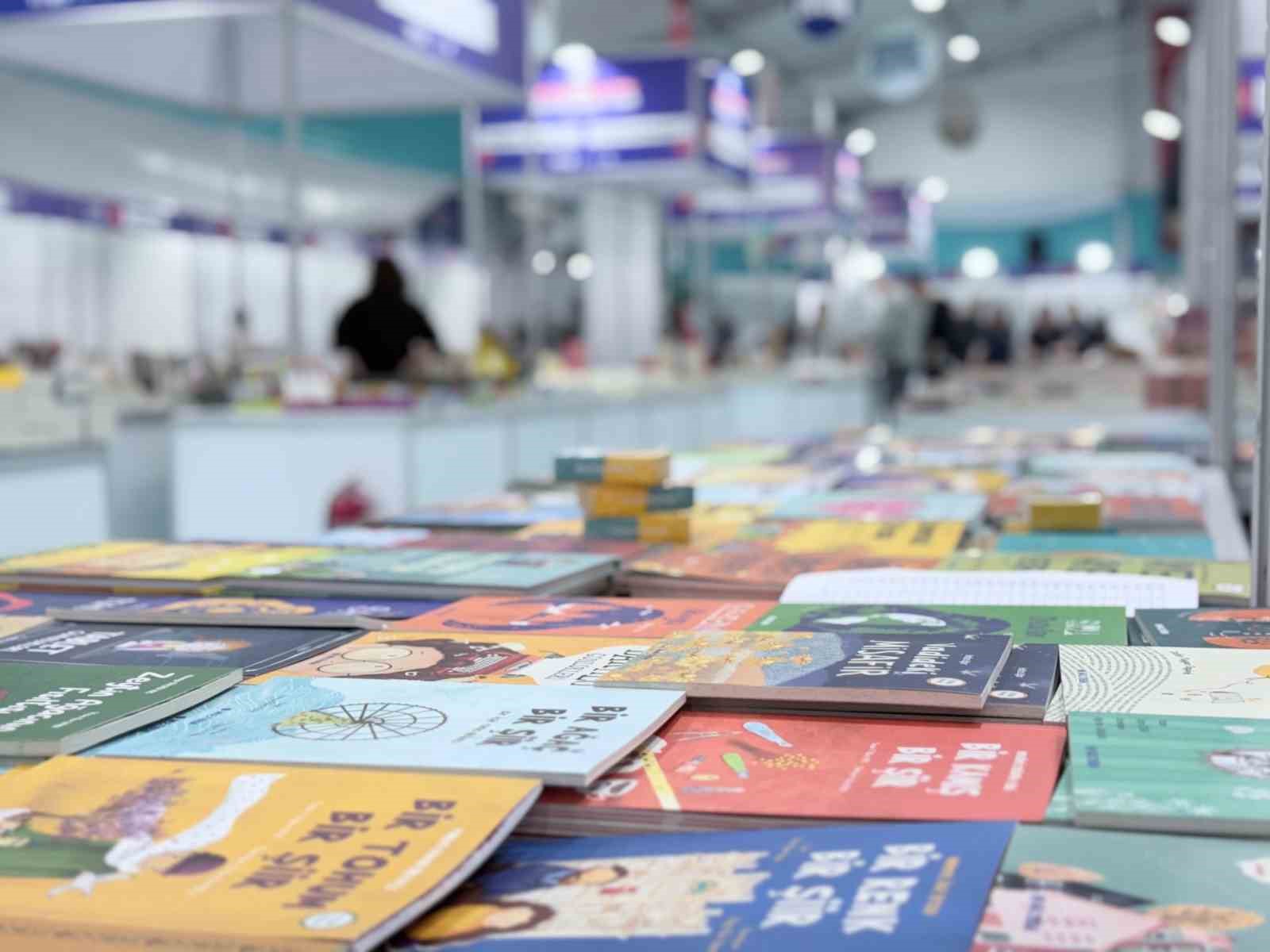 İstanbul Valiliği Beşiktaş Kitap Fuarı düzenlenen törenle açıldı
