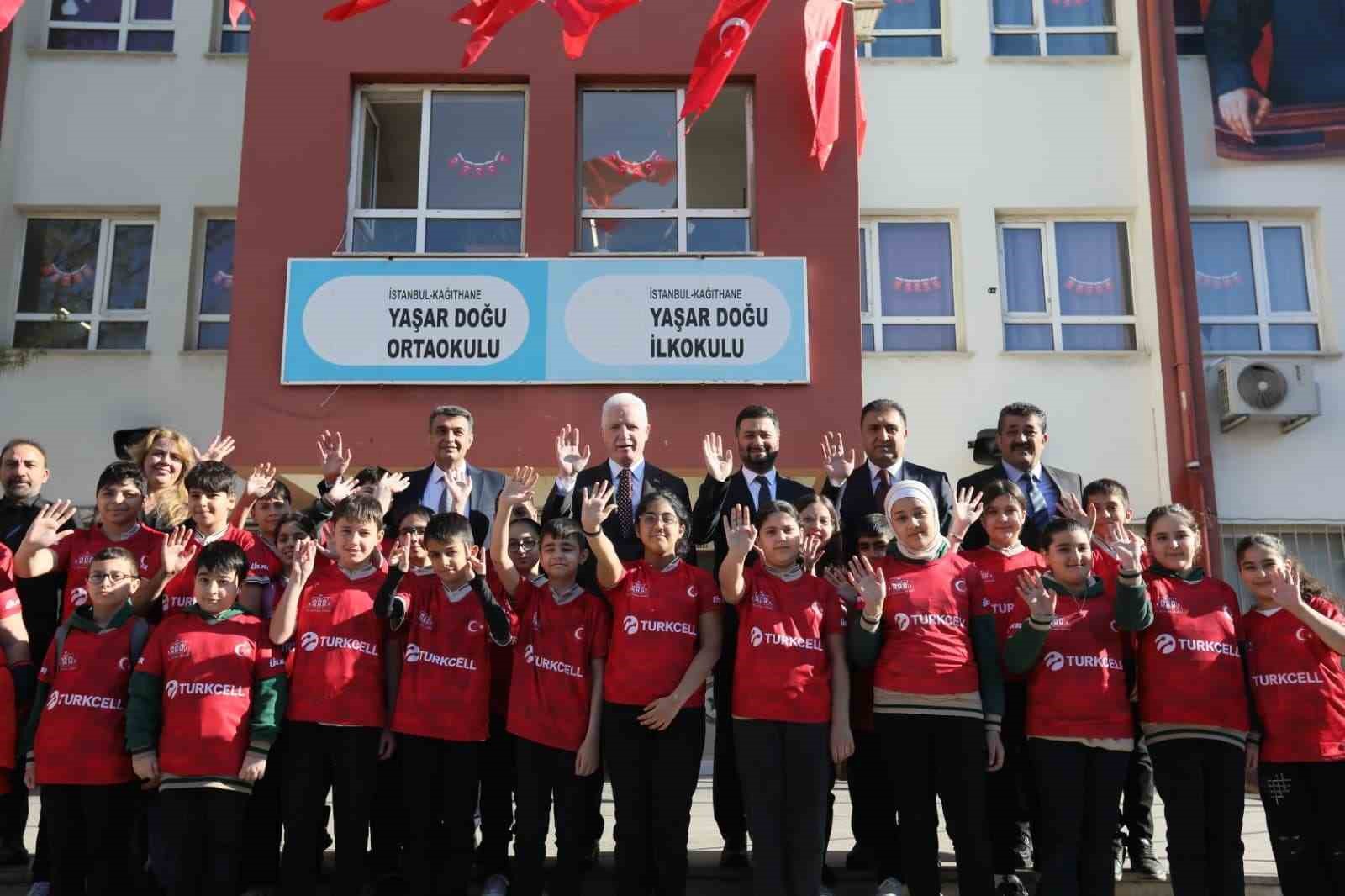 İstanbul Valisi Davut Gül: "İstanbul’da 1 milyon lisanslı sporcu hedefimiz var"
