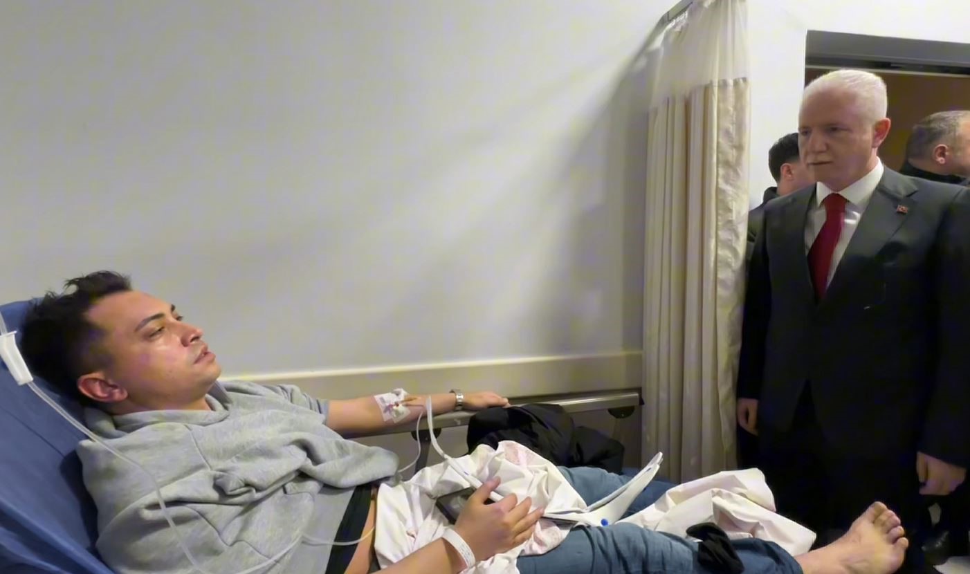 İstanbul Valisi Davut Gül, yaralı polis memurlarını ziyaret etti
