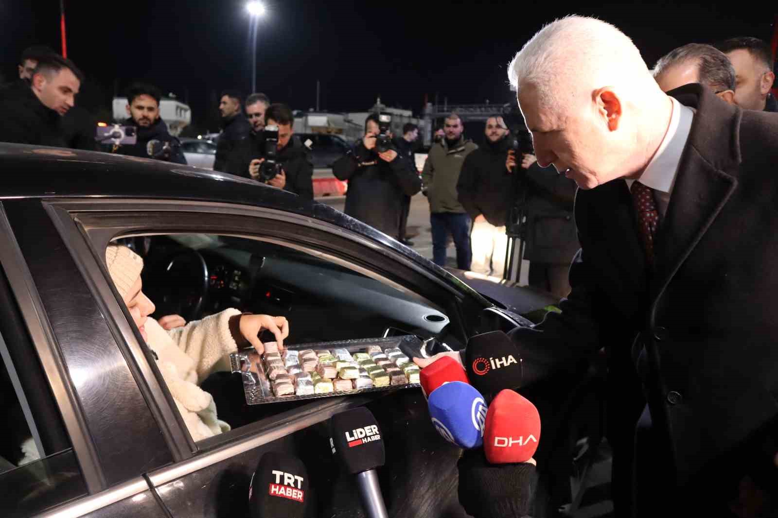 İstanbul Valisi Gül: "Hemşehrilerimizin huzur içinde yeni yıla girmesi için bütün tedbirleri aldık"
