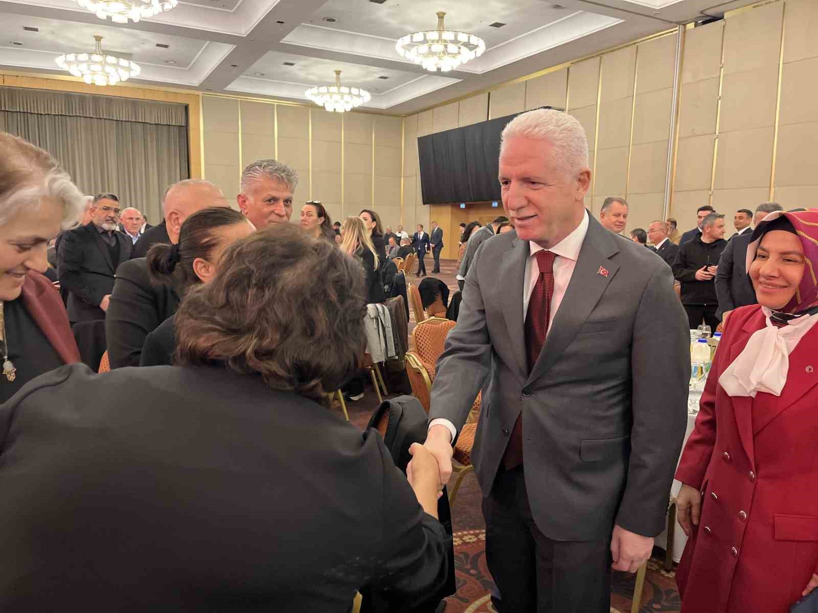 İstanbul Valisi Gül: "İstanbul’da 100 tane kreş, 100 tane anaokulu ve 4-6 yaş Kur’an kursları yapacağız"
İstanbul Valisi Gül: "İstanbul’da 100 tane kreş, 100 tane anaokulu ve 4-6 yaş Kur’an kursları yapacağız"