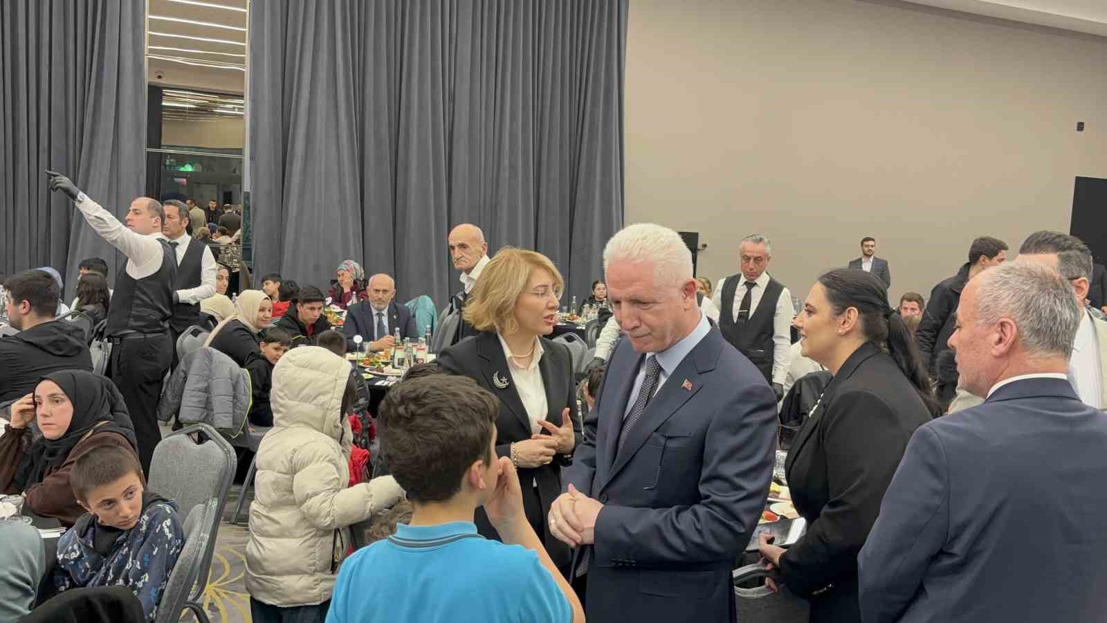 İstanbul Valisi Gül: "Okula giden çocuklara 2 bin TL kantin kartı verilecek"
