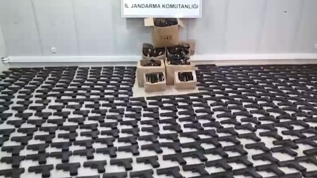 İstanbul ve Adana’da dev silah operasyonu

