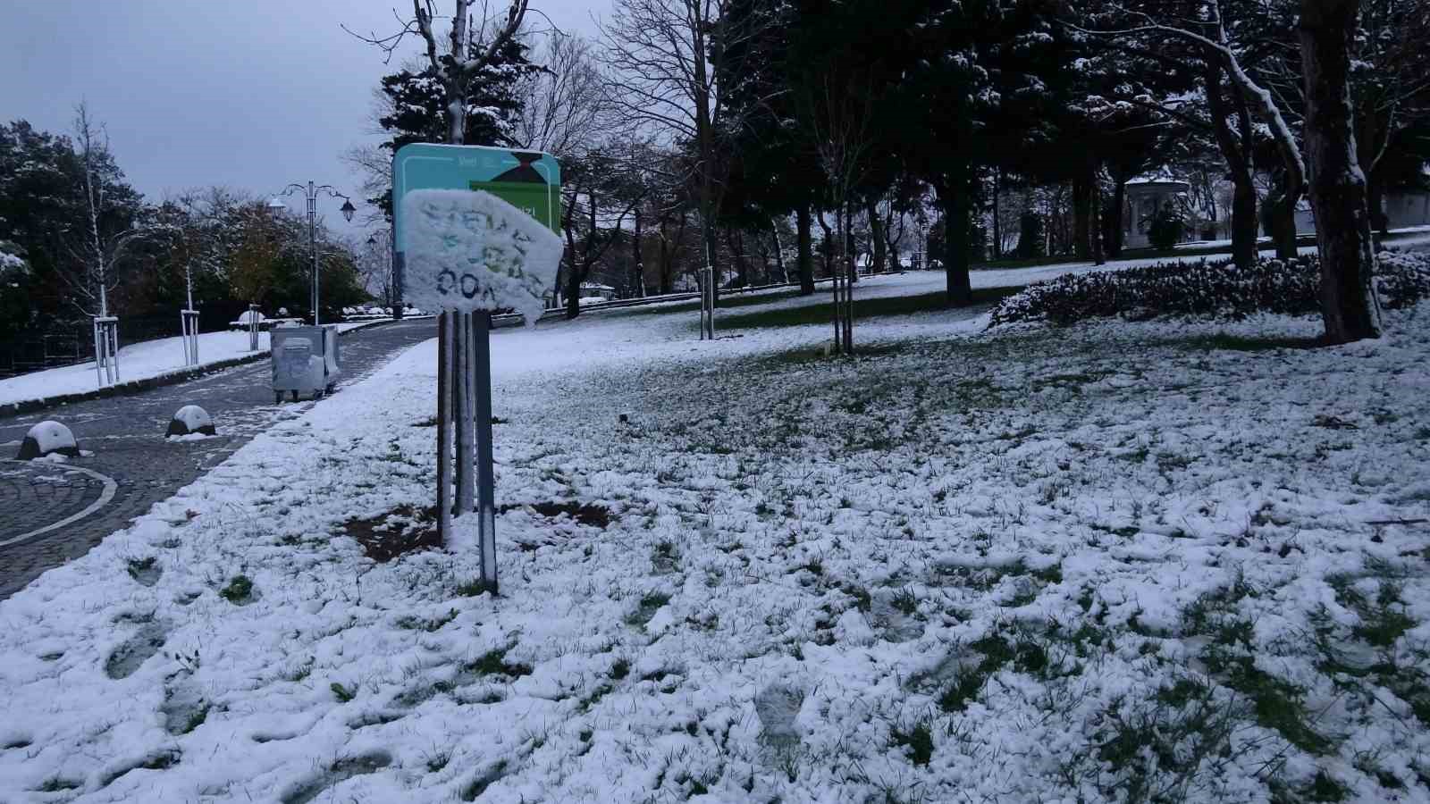 İstanbul’a beklenen kar yağışı geldi: Çamlıca beyaza büründü
