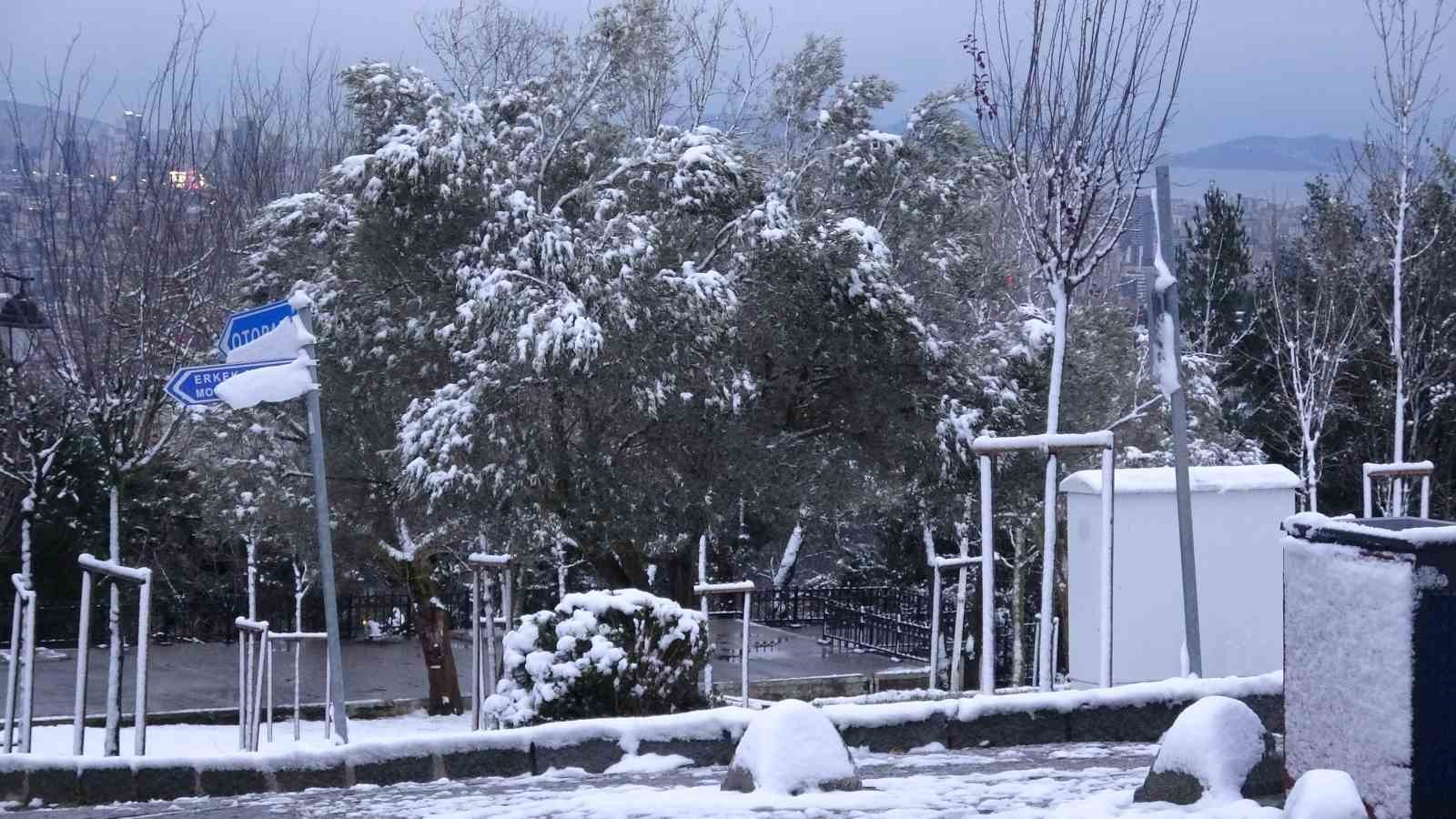 İstanbul’a beklenen kar yağışı geldi: Çamlıca beyaza büründü
