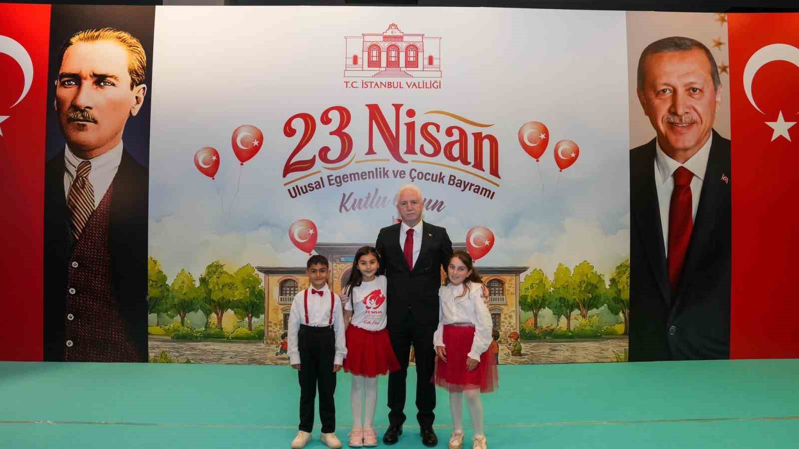 İstanbul’da 23 Nisan coşkusu Devlet Arşivleri Osmanlı Arşivi Külliyesi’nde törenle kutlandı
