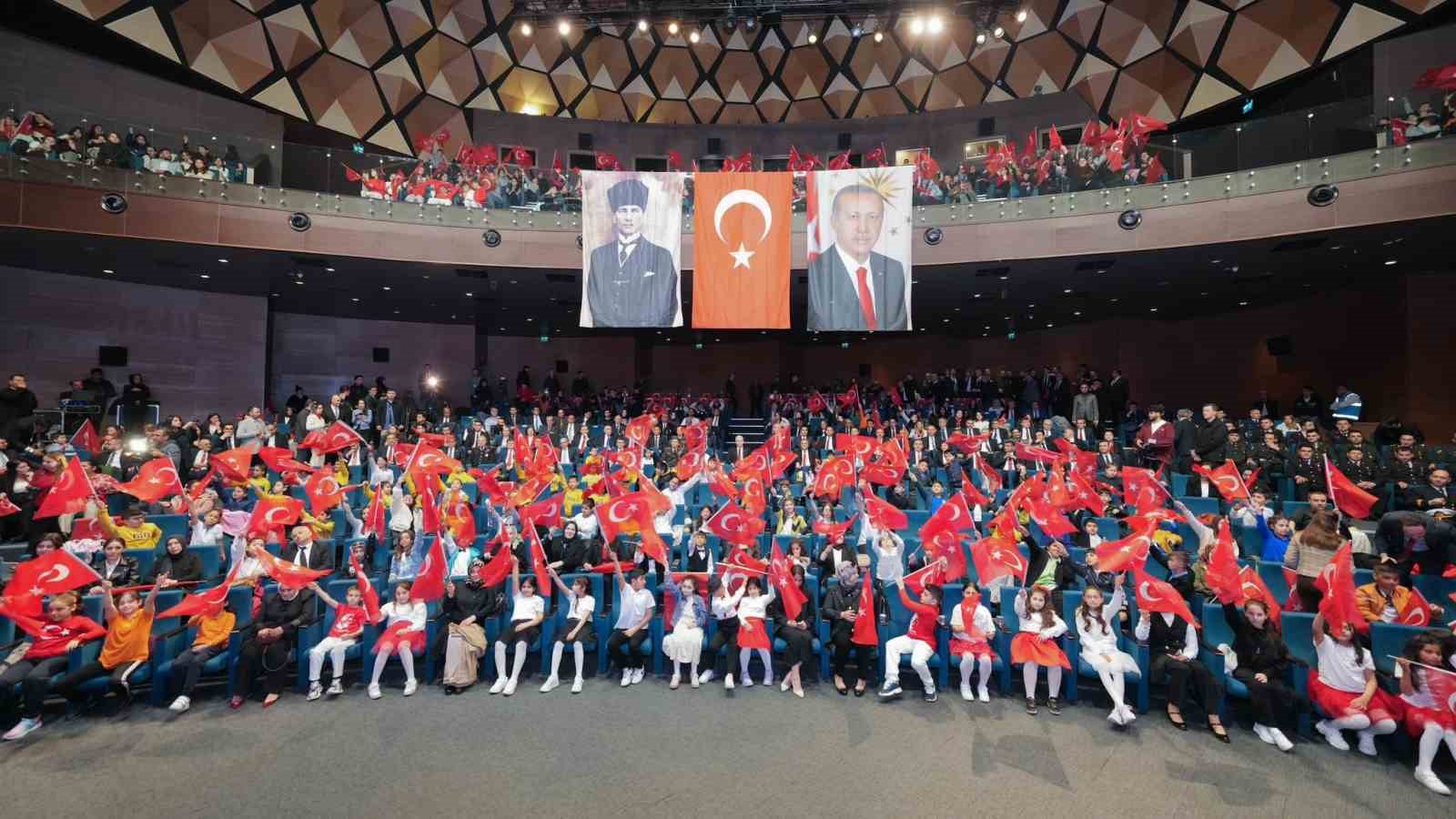 İstanbul’da 23 Nisan coşkusu Devlet Arşivleri Osmanlı Arşivi Külliyesi’nde törenle kutlandı
