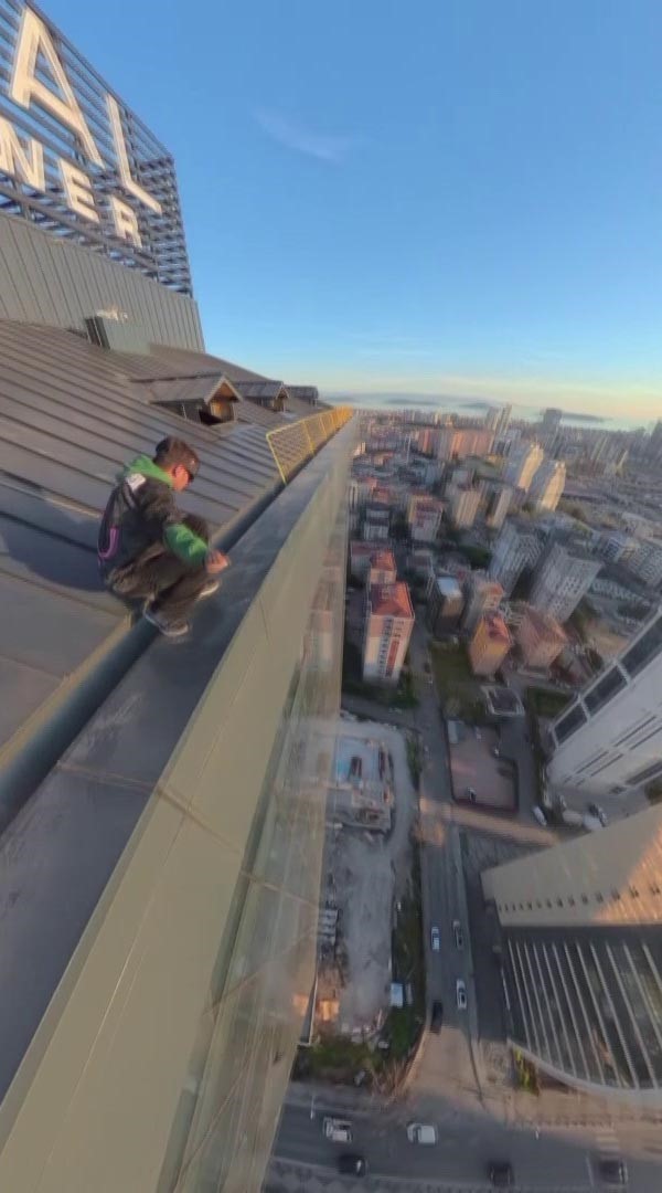 İstanbul’da 270 metreye tırmanış: Rooftop tutkunu genç gökdelenlerde adrenalin peşinde
