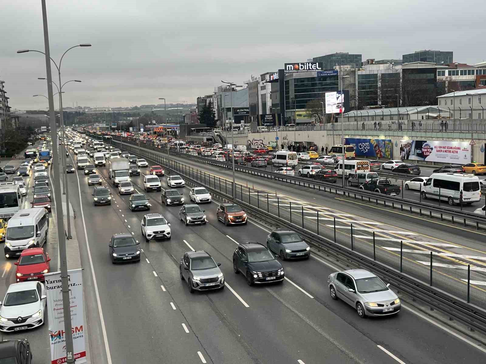 İstanbul’da akaryakıt zammı trafiğe yansımadı
