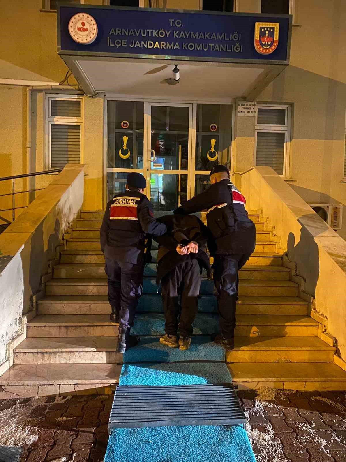 İstanbul’da aranması bulunan DEAŞ’lı işçilerin kaldığı konteynırda yakalandı
