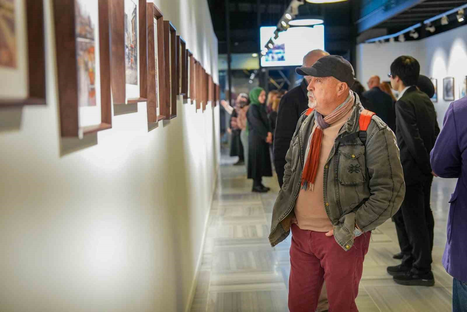 "İstanbul’da Bahar" sulu boya sergisi sanatseverlerle buluştu
