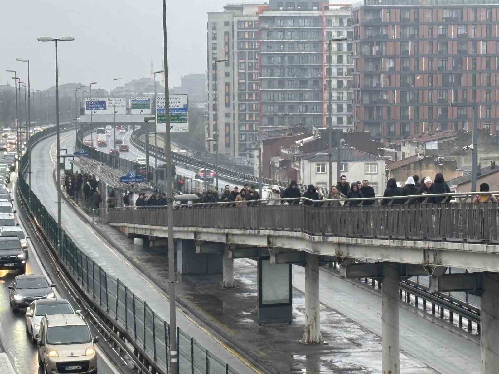 İstanbul’da bayram dönüşü trafik yoğunluğu
