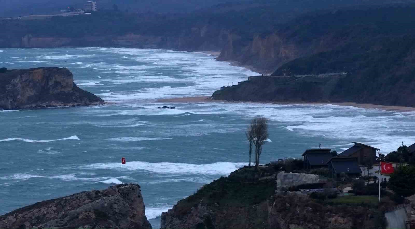 İstanbul’da fırtına Şile Sahili’ni vurdu: Dev dalgalar havadan görüntülendi

