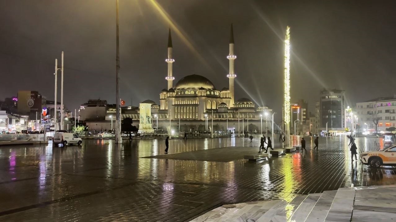 İstanbul’da fırtına ve yağmur
