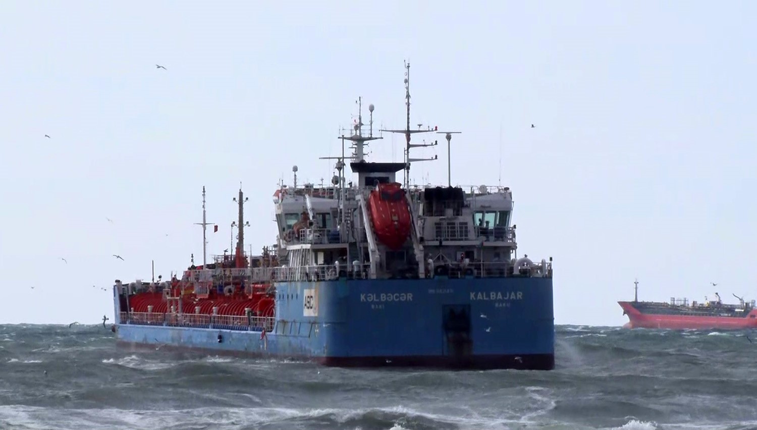 İstanbul’da iki tanker acil durum çağrısında bulundu, gemiler havadan görüntülendi
