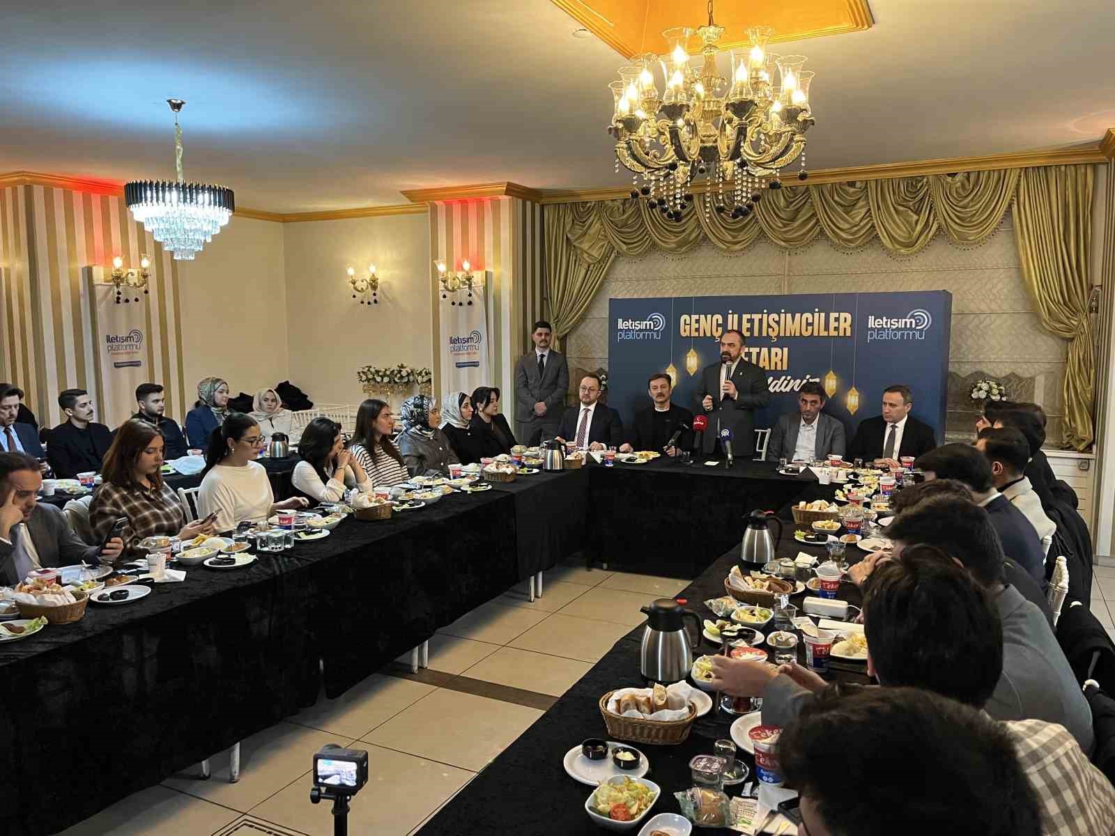 İstanbul’da iletişim fakültesi öğrencileri AK Parti’nin düzenlediği iftarda buluştu
