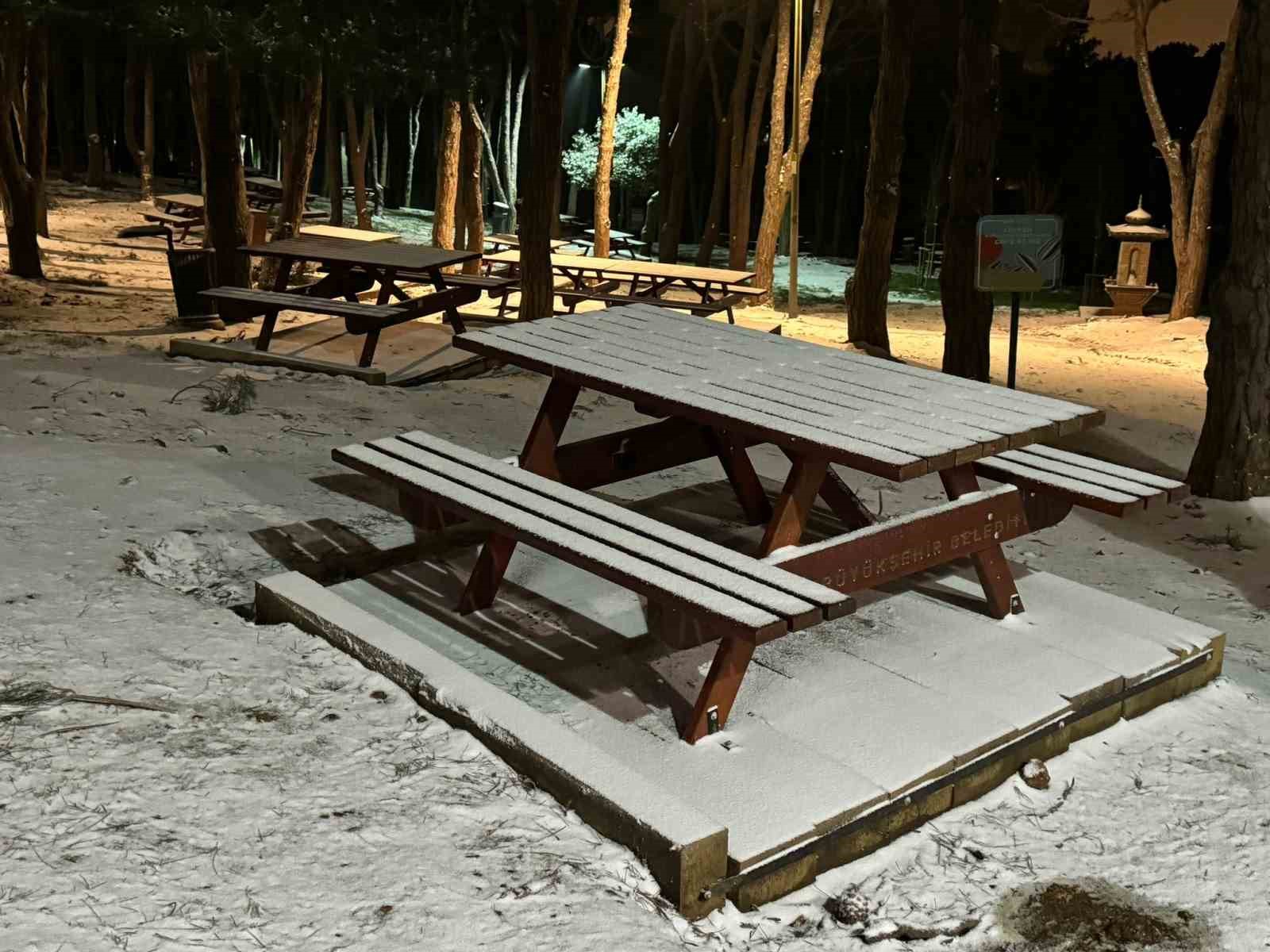 İstanbul’da kar manzaraları: Çamlıca Tepesi beyaza büründü
