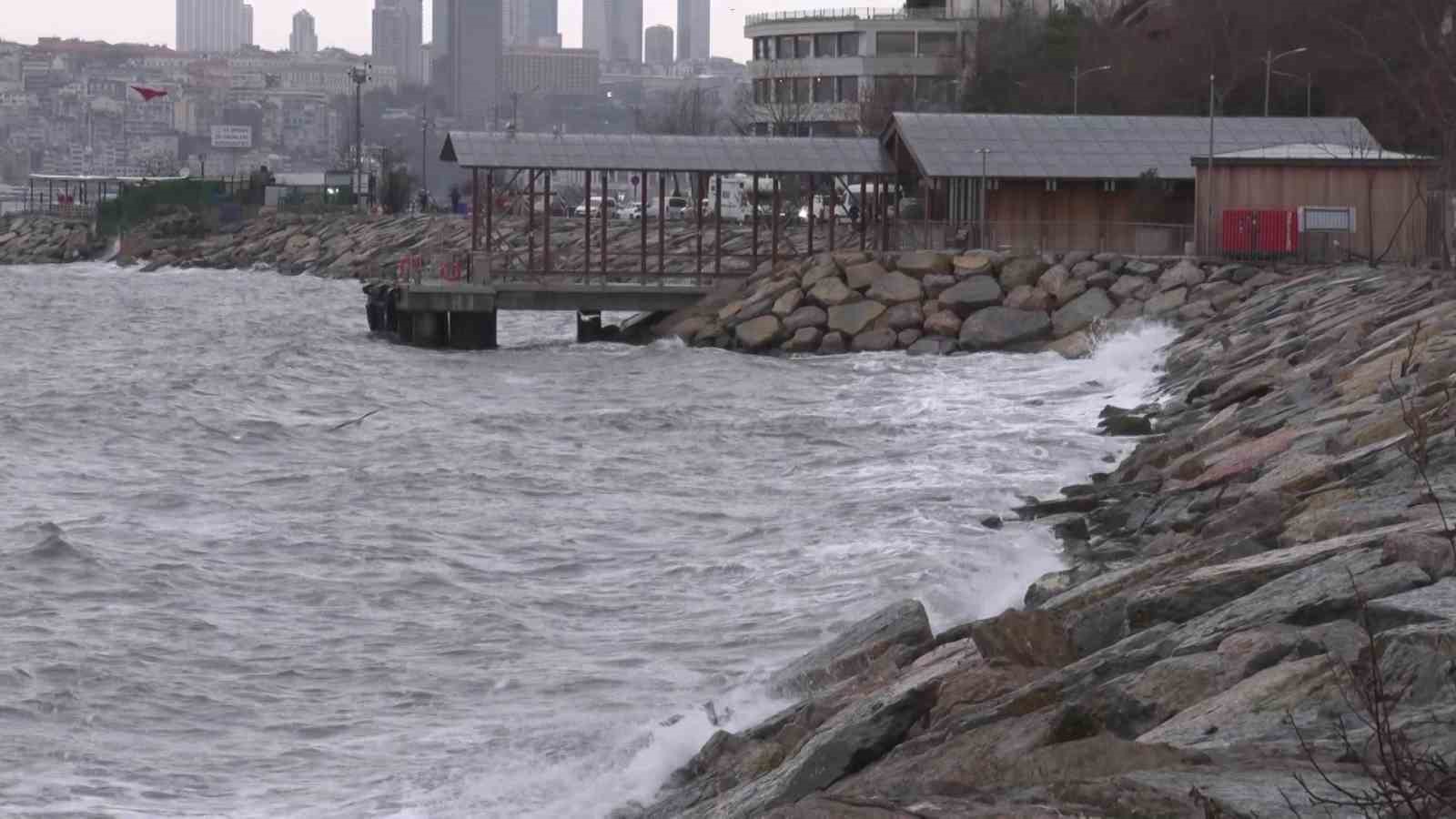 İstanbul’da lodos etkisini sürdürüyor.
