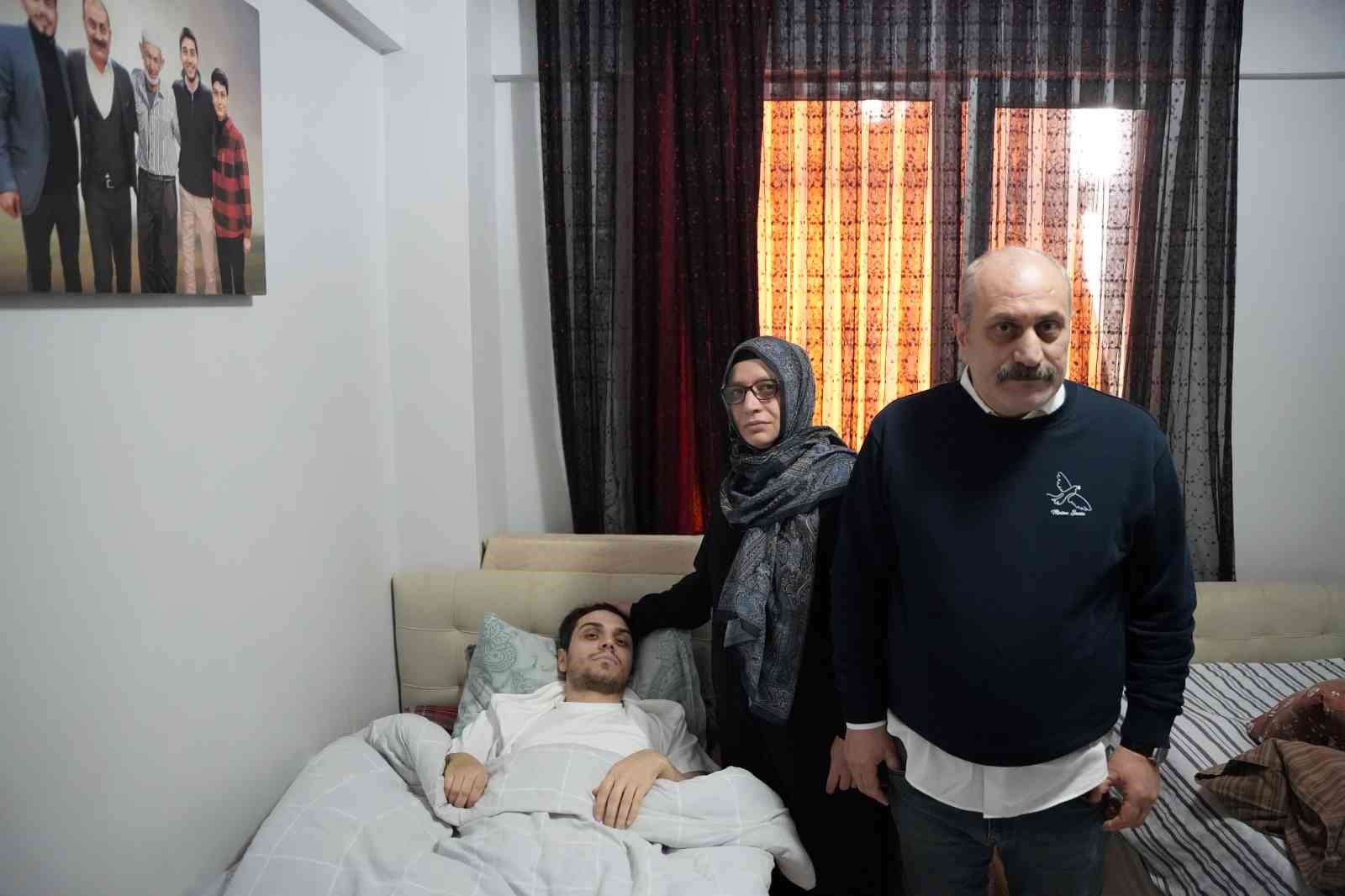 İstanbul’da metro çıkışında dehşet, yardım etmek istedi, 6 yerinden bıçaklandı
