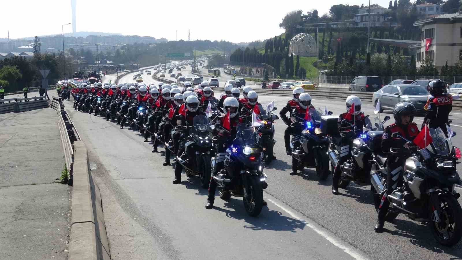 İstanbul’da Polis Haftası coşkusu: 15 Temmuz Şehitler Köprüsü’nden Sultanahmet’e görkemli kortej
