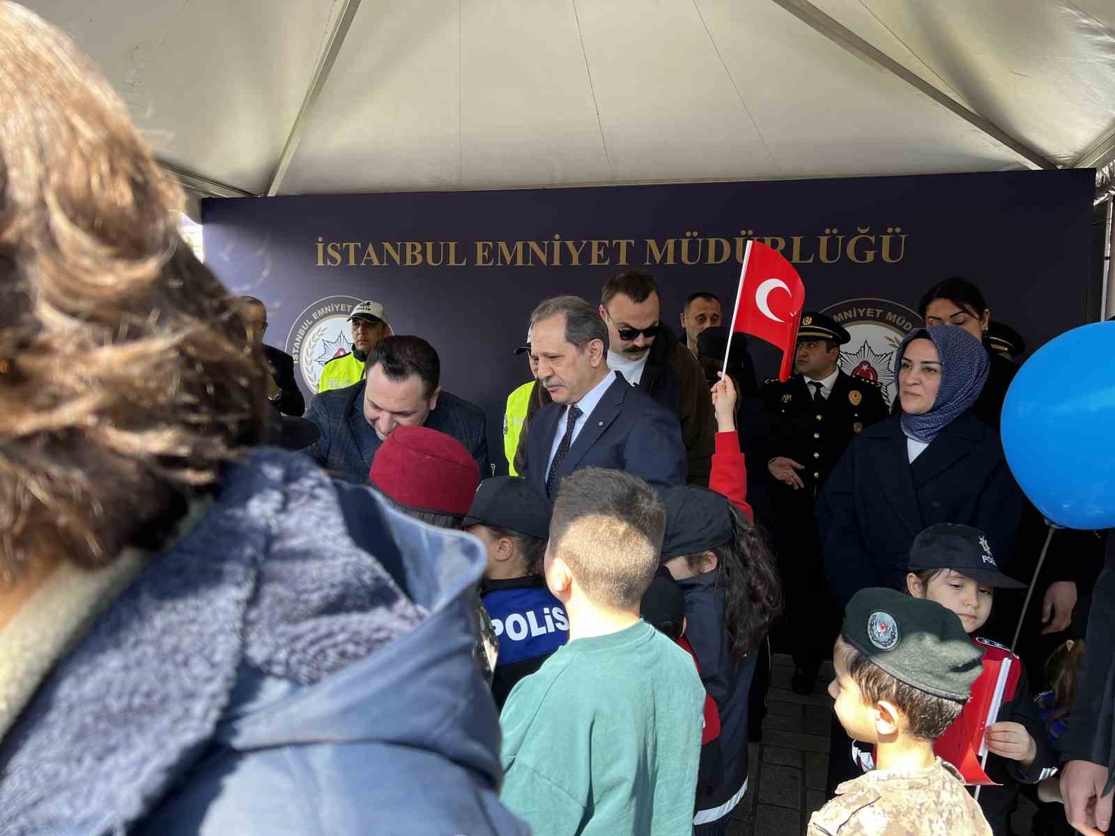 İstanbul’da Polis Haftası kortejine yoğun ilgi
İstanbul’da Polis Haftası kortejine yoğun ilgi