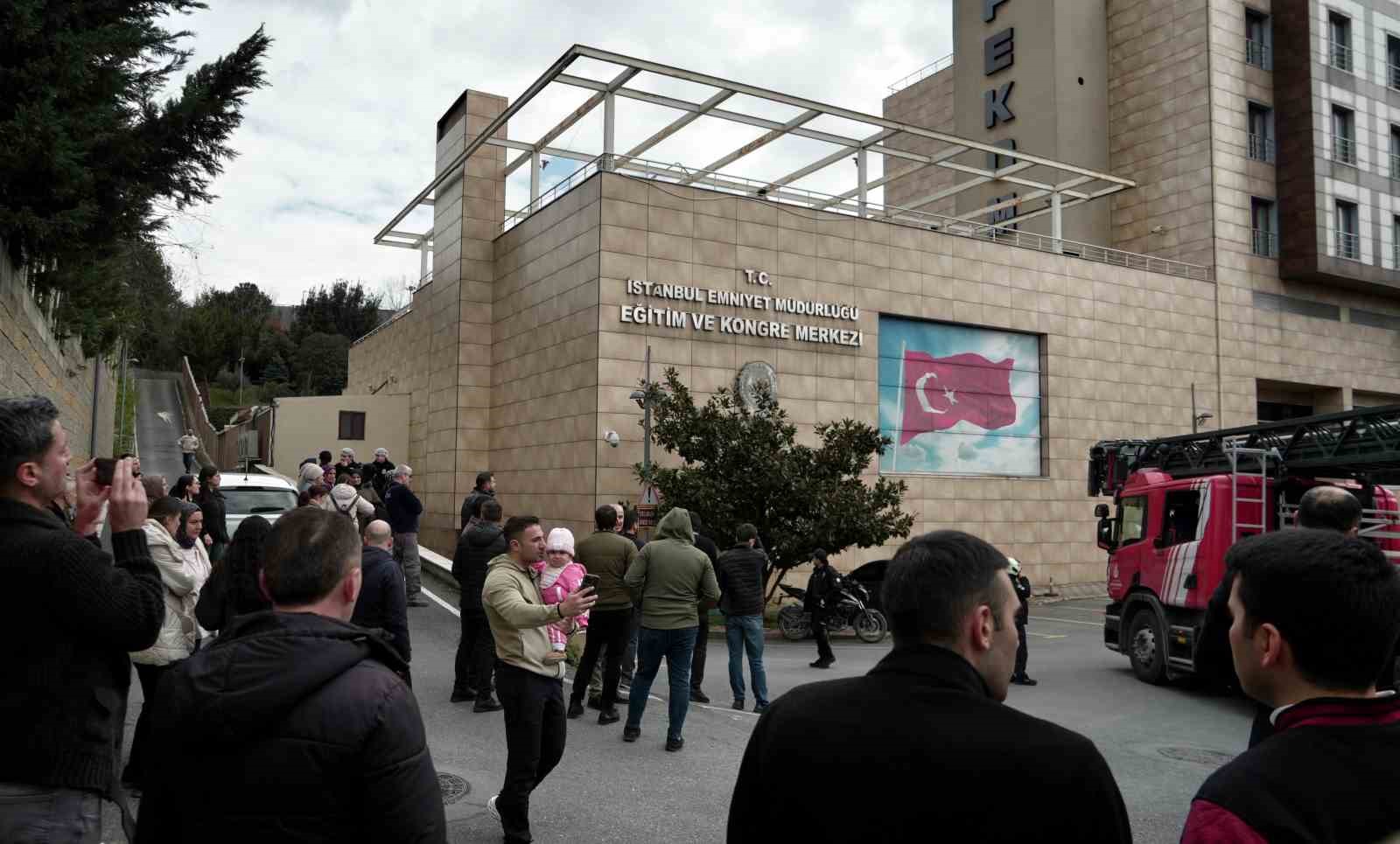 İstanbul’da polisevinde yangın paniği
