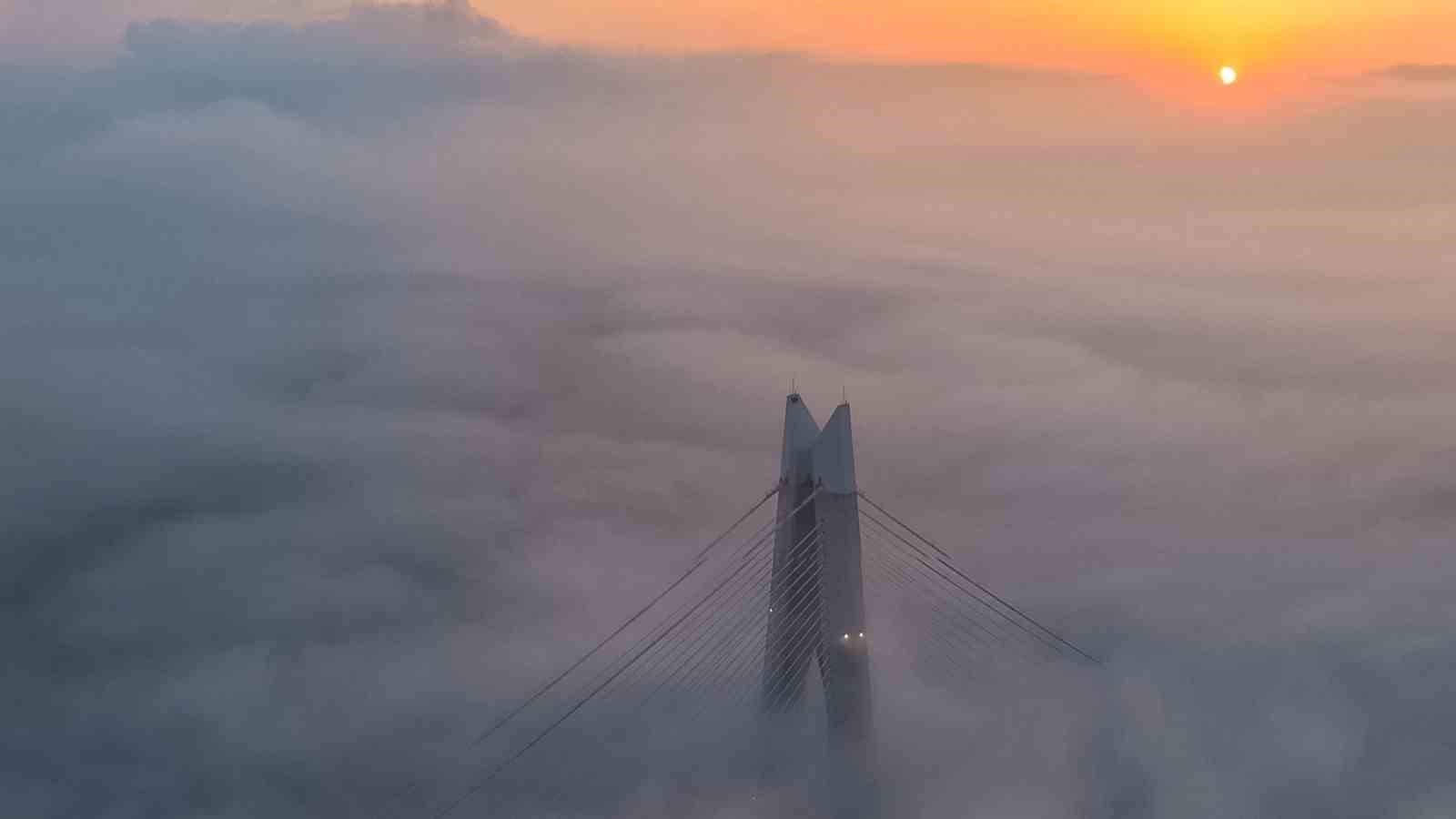İstanbul’da sabahın ilk ışıklarıyla mest eden görüntü

