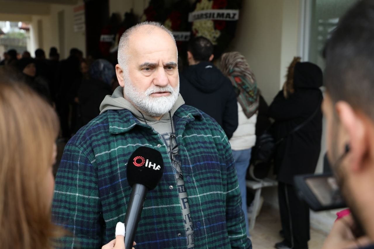 İstanbul’da silahlı saldırıda ölen genç futbolcu son yolculuğuna uğurlandı
