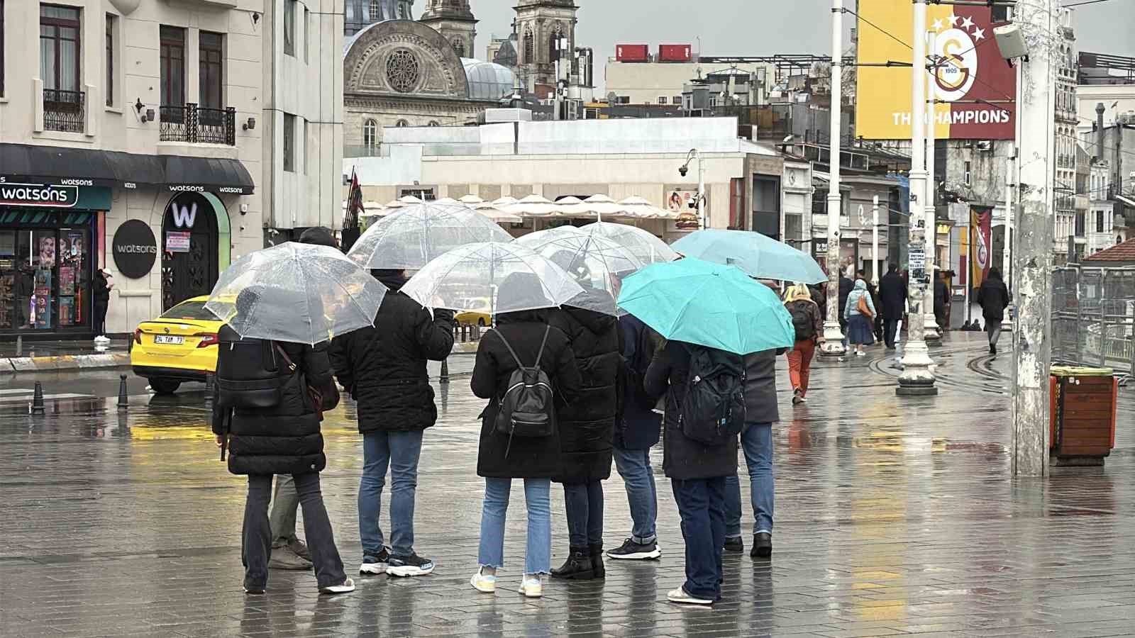 İstanbul’da soğuk hava ve yağmur etkili oluyor
