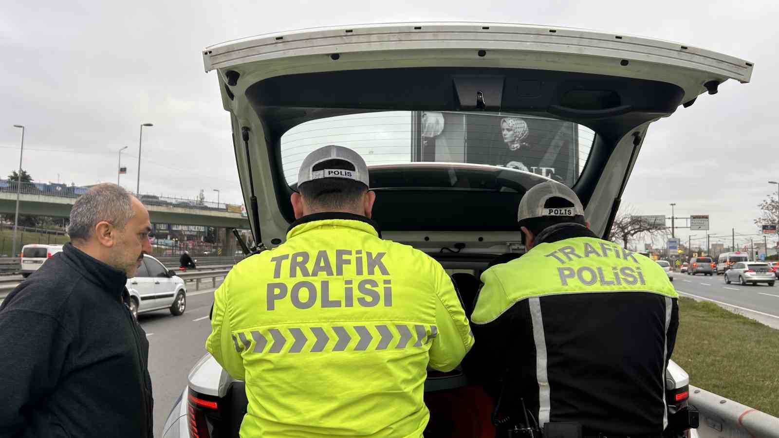 İstanbul’da sürücülere dronlu ’kaynak’ denetimi
