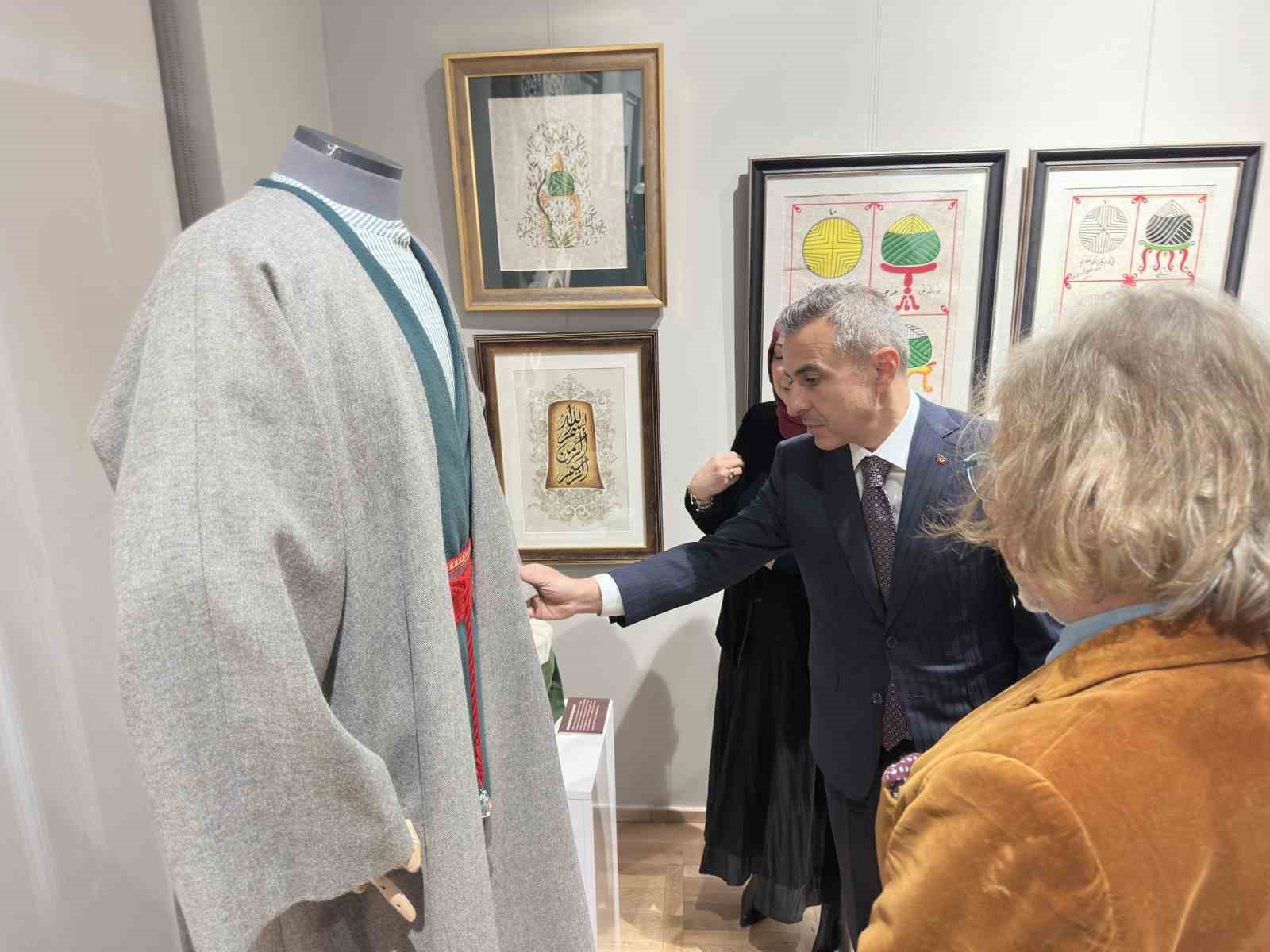 "İstanbul’da Tasavvufi Hayat" sergisi sanatseverlerle buluştu
