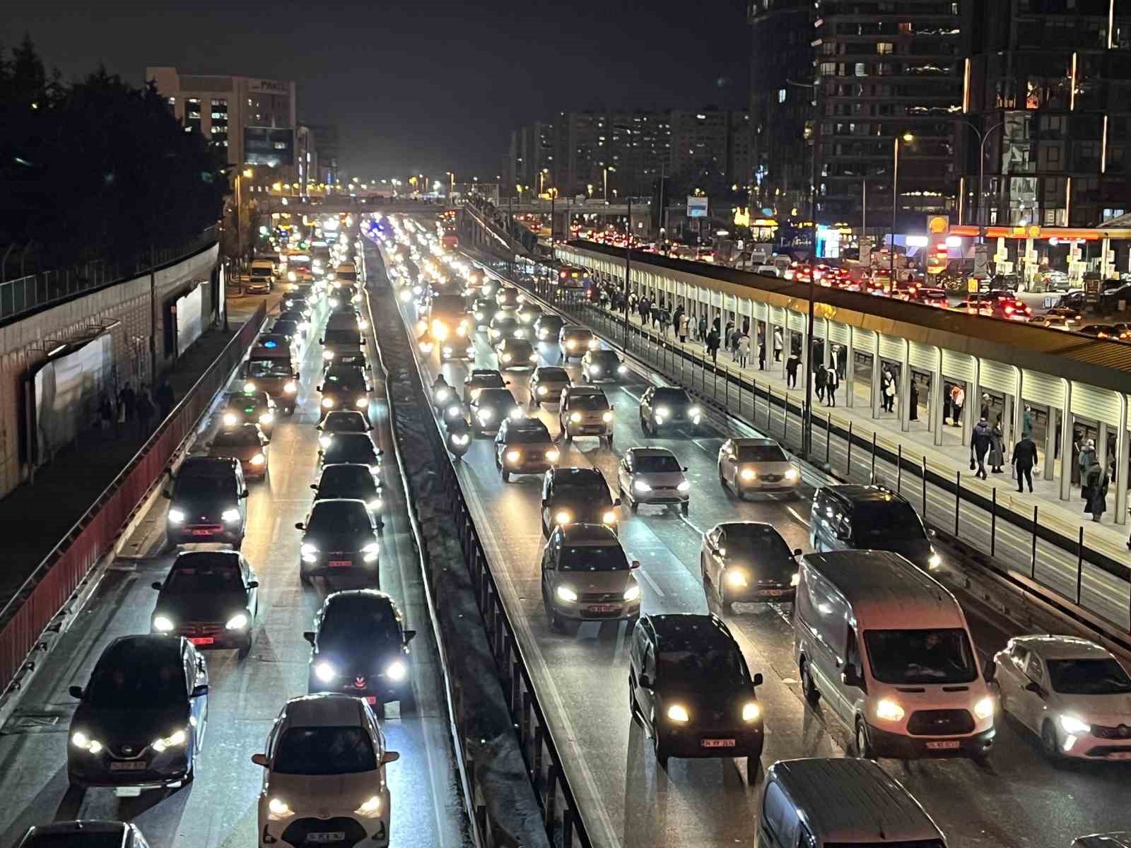 İstanbul’da trafik yoğunluğu yüzde 81’e çıktı
