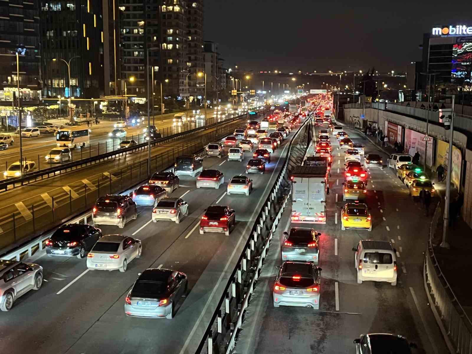 İstanbul’da trafik yoğunluğu yüzde 81’e çıktı
