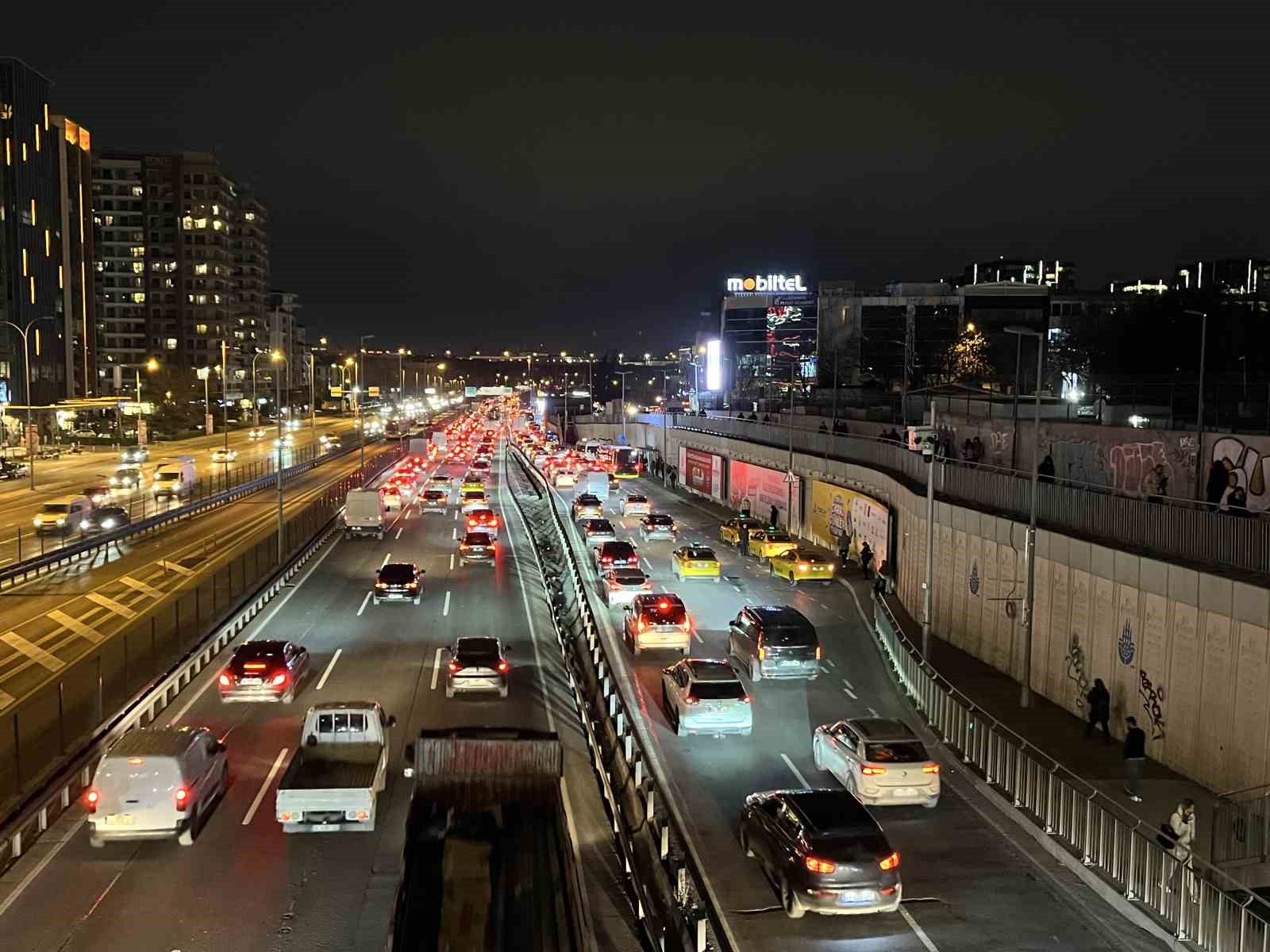 İstanbul’da trafik yoğunluğu yüzde 83’e ulaştı
