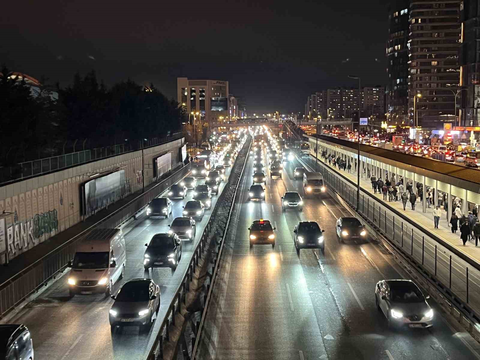 İstanbul’da trafik yoğunluğu yüzde 83’e ulaştı
